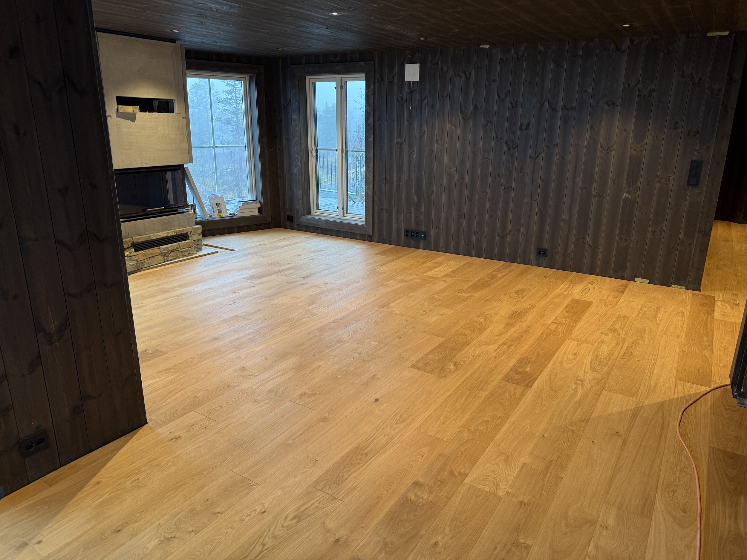 Massivt eikegulv på Norefjell