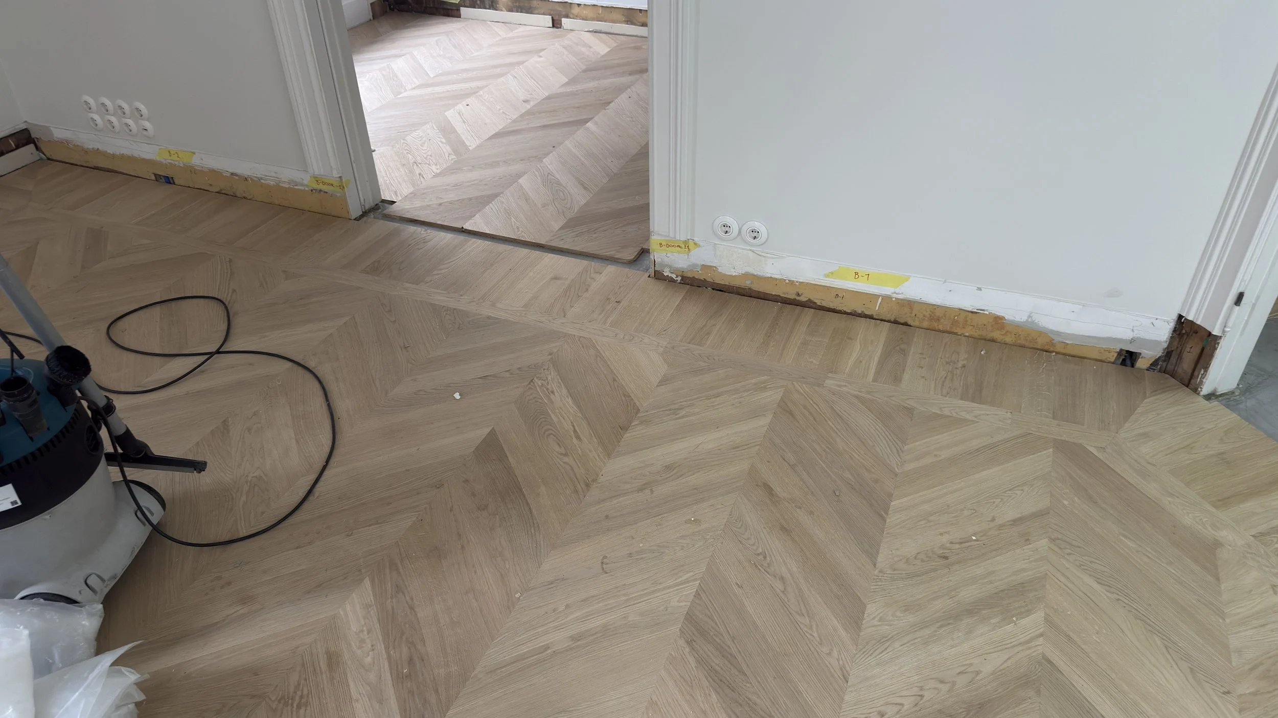 Massivt-Chevron-Oslo-legging-sliping-behandling-Kongelige-Gulv AS (9).jpg