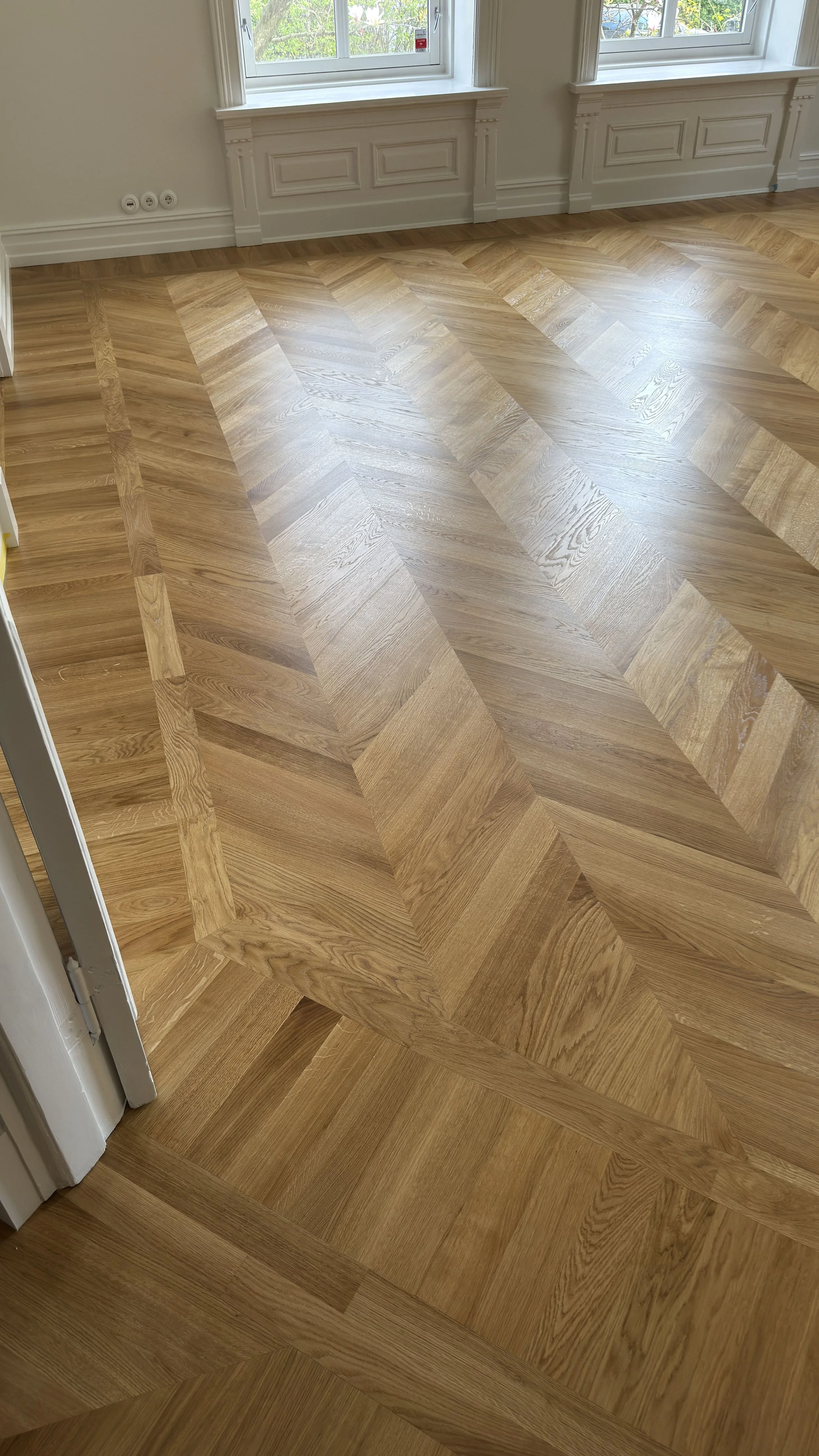 Massivt-Chevron-Oslo-legging-sliping-behandling-Kongelige-Gulv AS (31).jpg