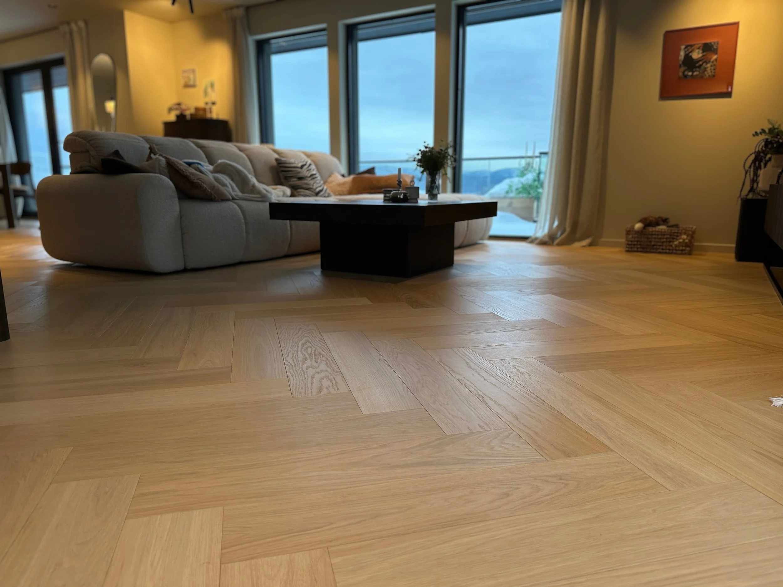 Fiskebensparkett 14 x 700 mm, Select i stuen