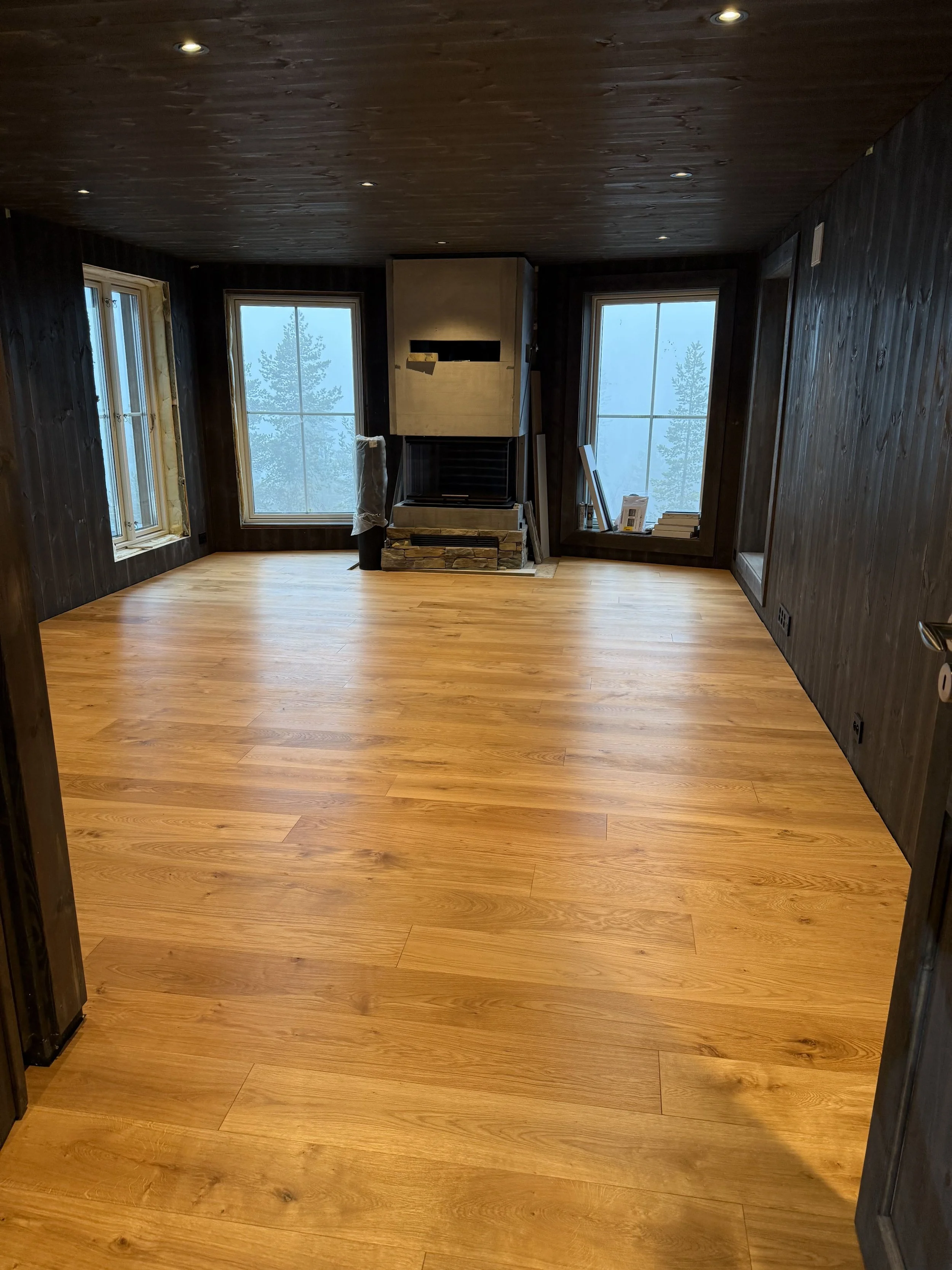 Polert heltre eikegulv