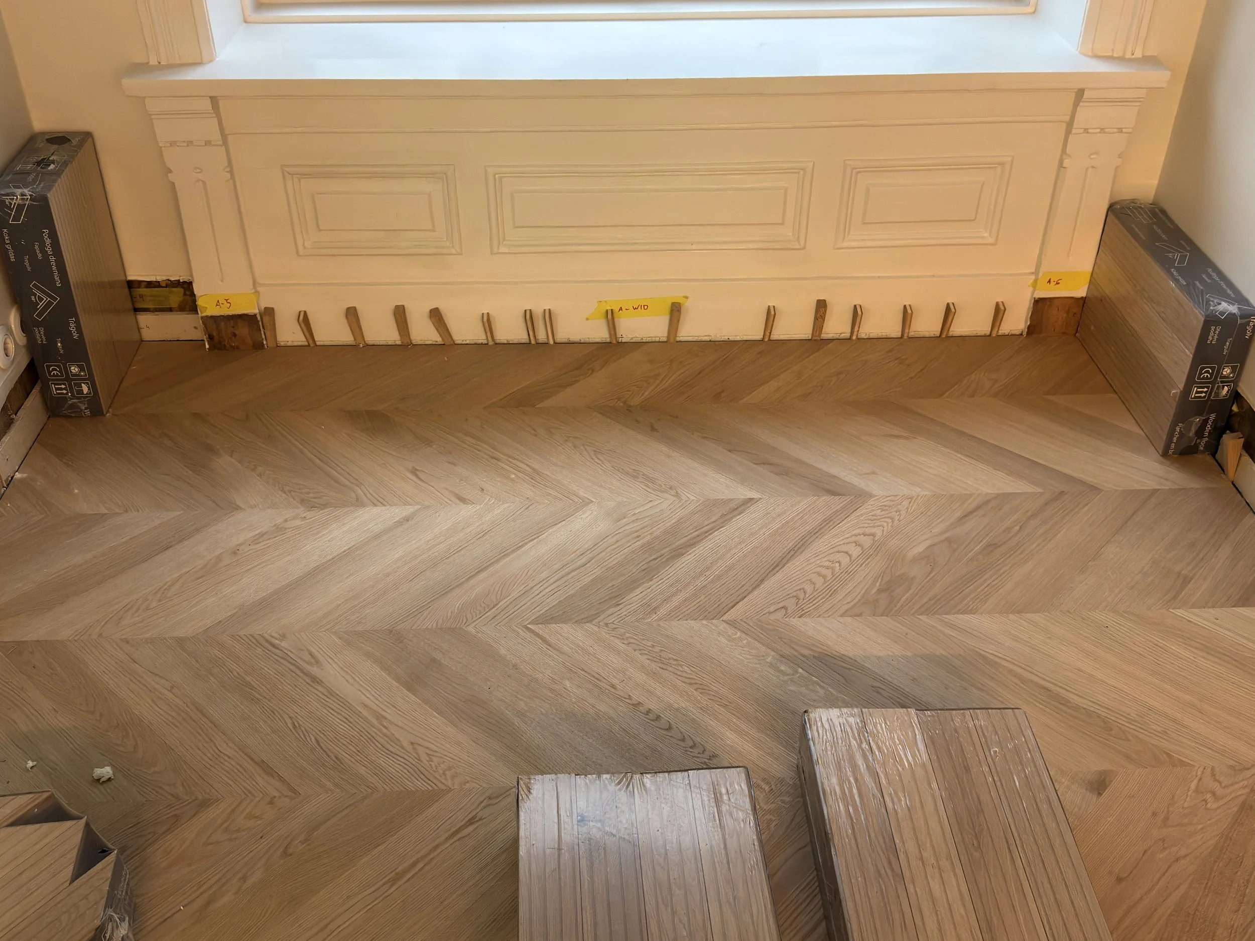 Massivt-Chevron-Oslo-legging-sliping-behandling-Kongelige-Gulv AS (3).jpg