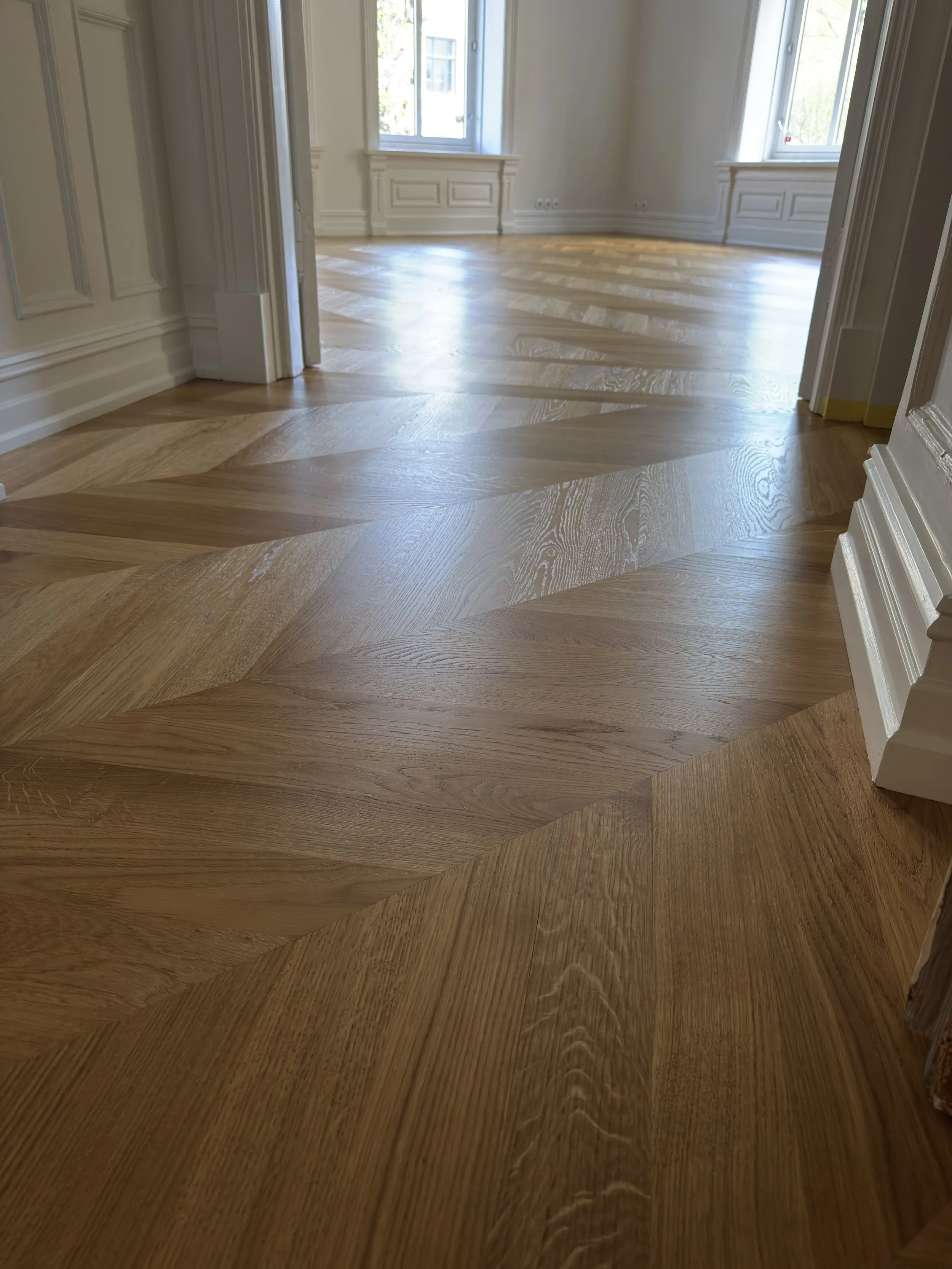 Massivt-Chevron-Oslo-legging-sliping-behandling-Kongelige-Gulv AS (36).jpg