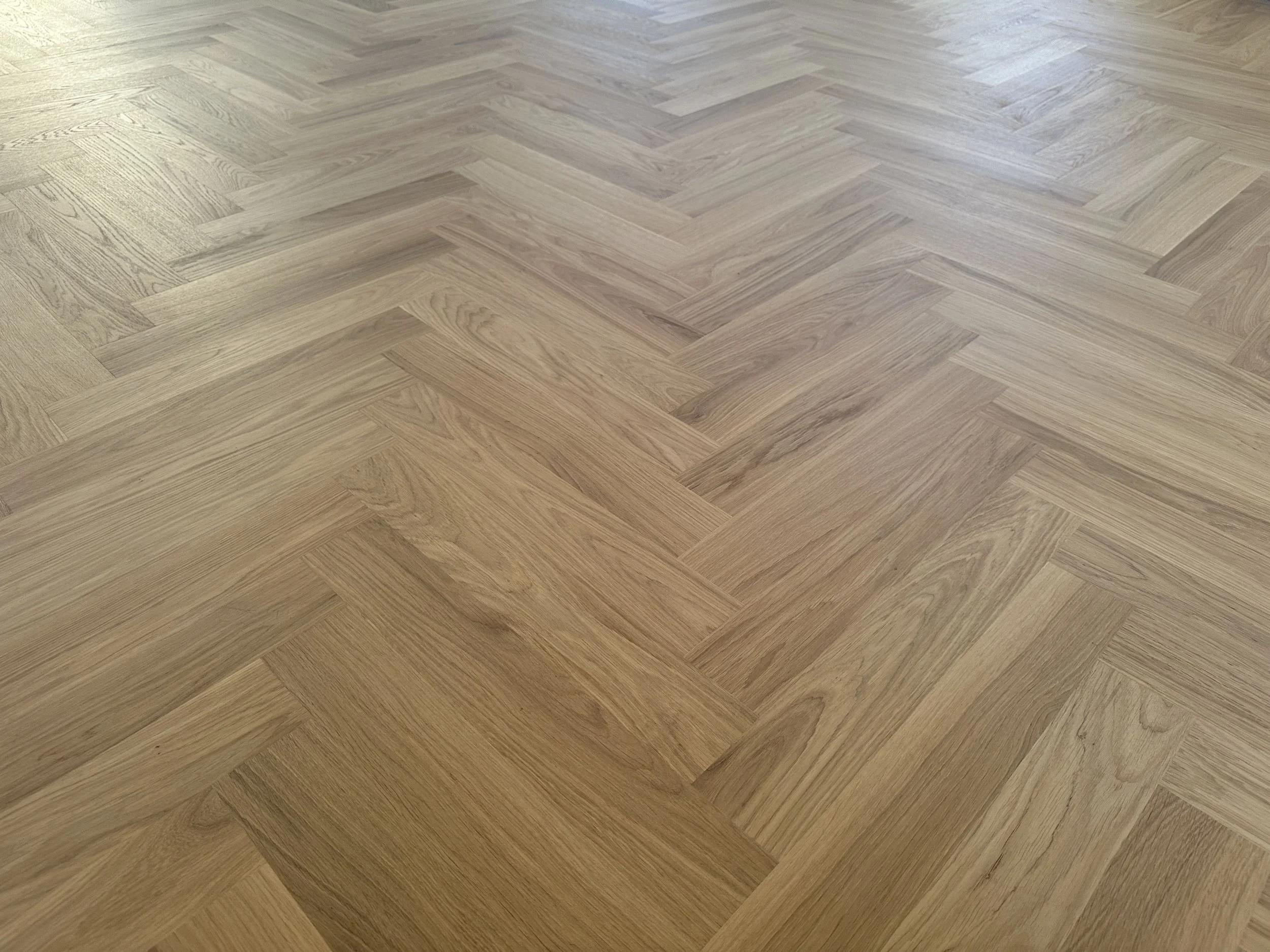 Massivt-eikegulv-fiskeben-16x70x420mm-Exquisit-Kongelige Gulv AS (25).jpg