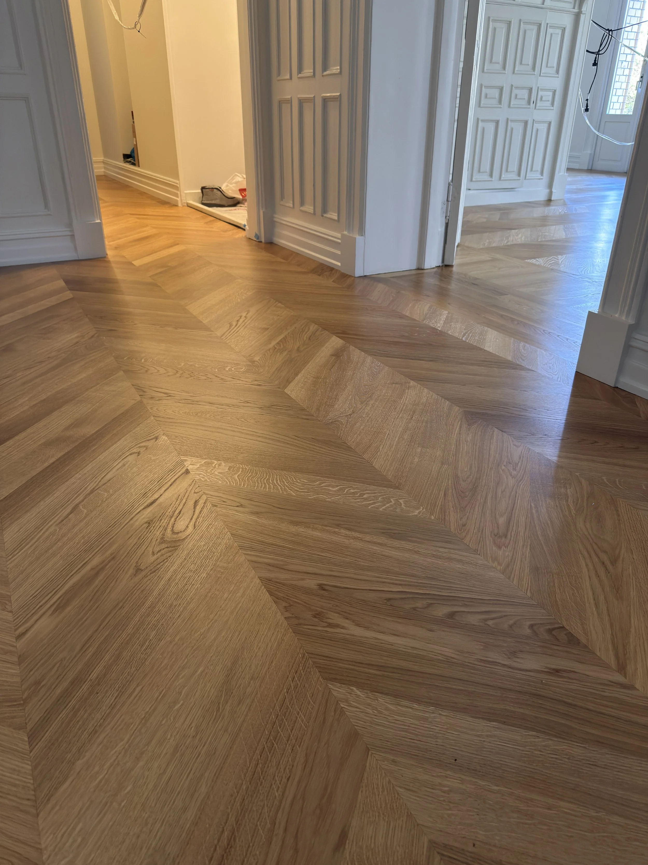 Massivt-Chevron-Oslo-legging-sliping-behandling-Kongelige-Gulv AS (37).jpg