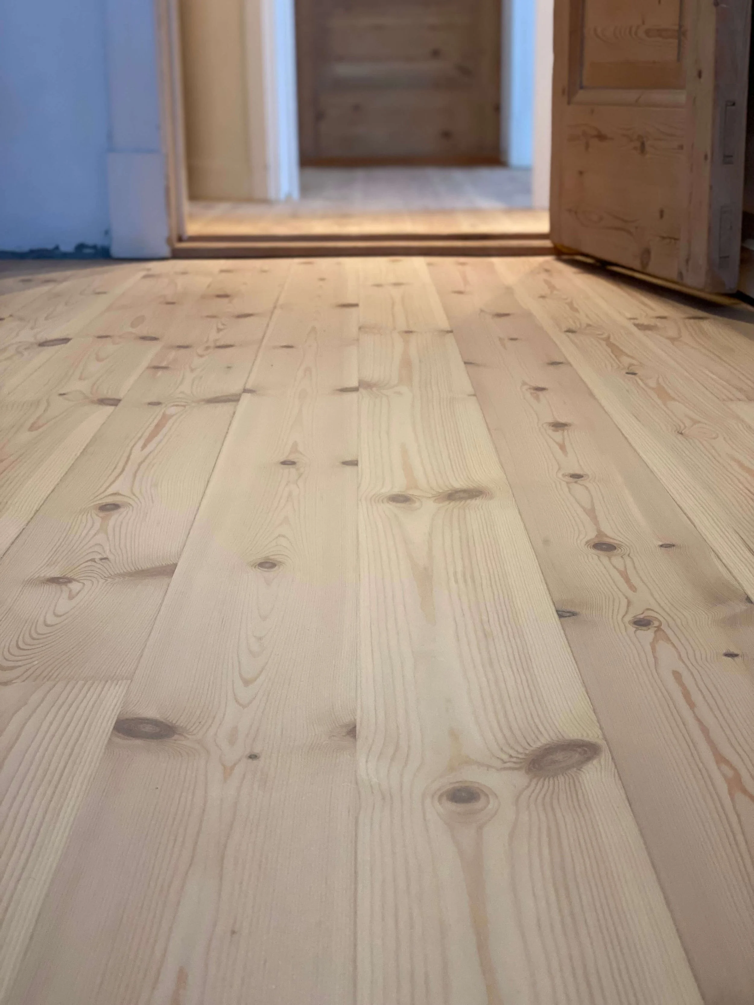 Lakk eller olje? Overflatebehandling av tregulv — Kongelige Gulv