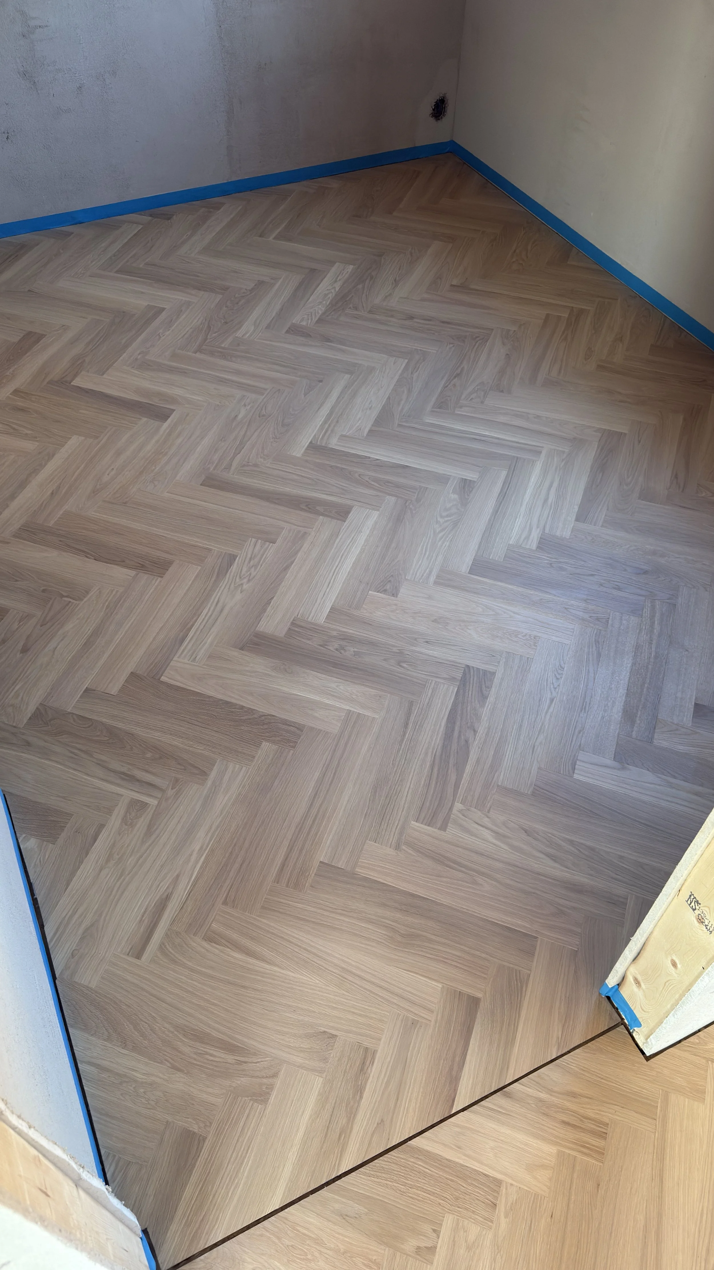 Massivt-eikegulv-fiskeben-16x70x420mm-Exquisit-Kongelige Gulv AS (26).jpg