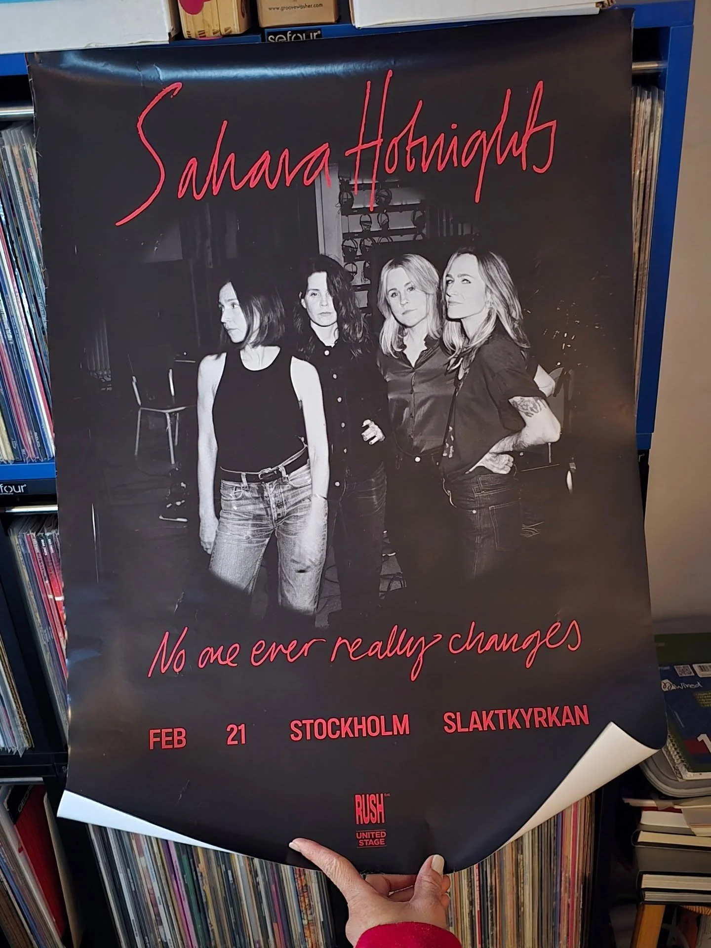 I'm so excited for the new @saharahotnightsofficial record. And my friend in Sweden knew it! Thank you so much for the promo poster @claesdamberg 💙 the kid loves the poster tube...predictable. 

#saharahotnights