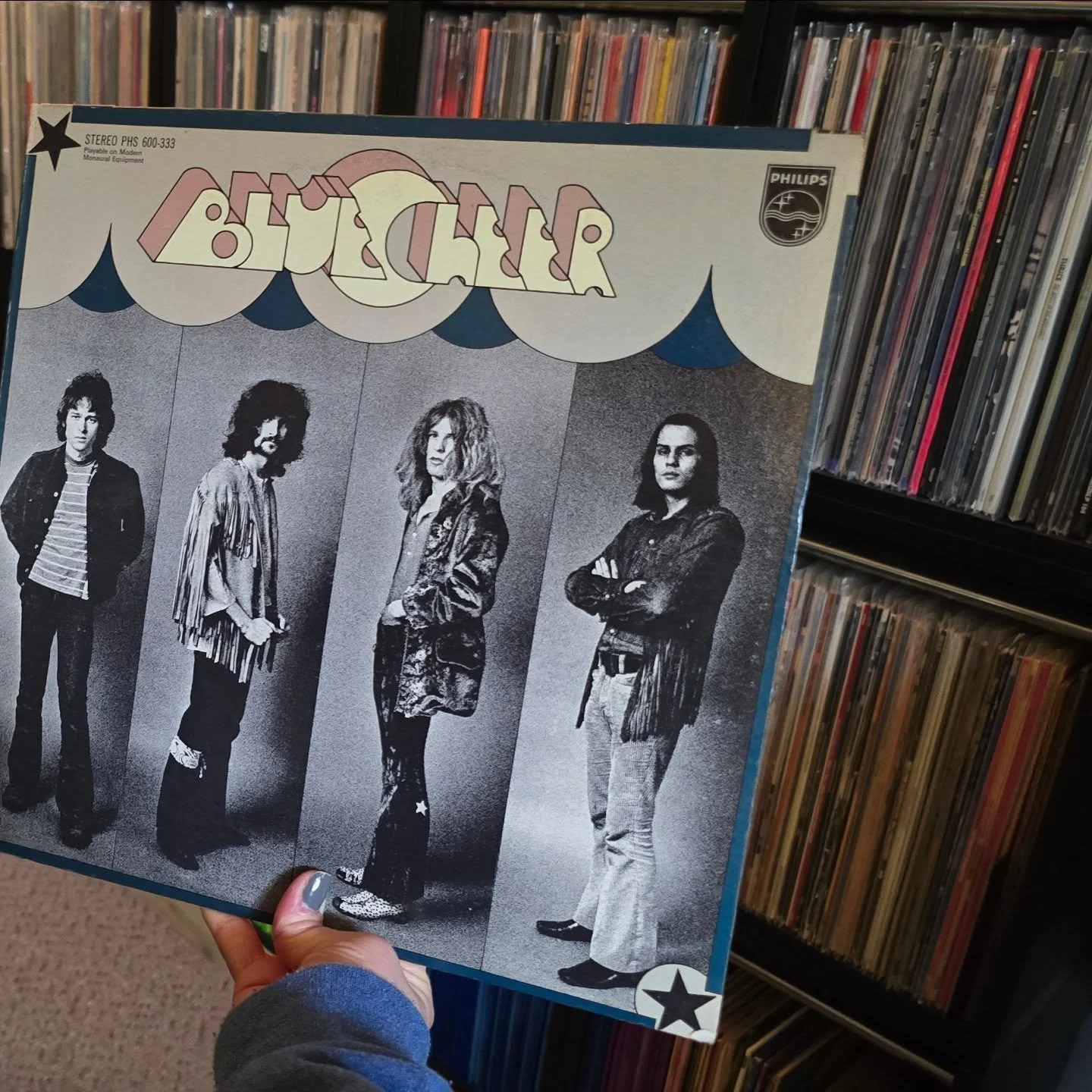 Happy Saturday 💙 we're just finishing up some work today and then headed to a party. 🥳 I hope you all enjoy your weekend. NEXT WEEKEND IS THE @vinylrevolutionrecordshow - be there or be 🟦 

#bluecheer #records #recordcollecting