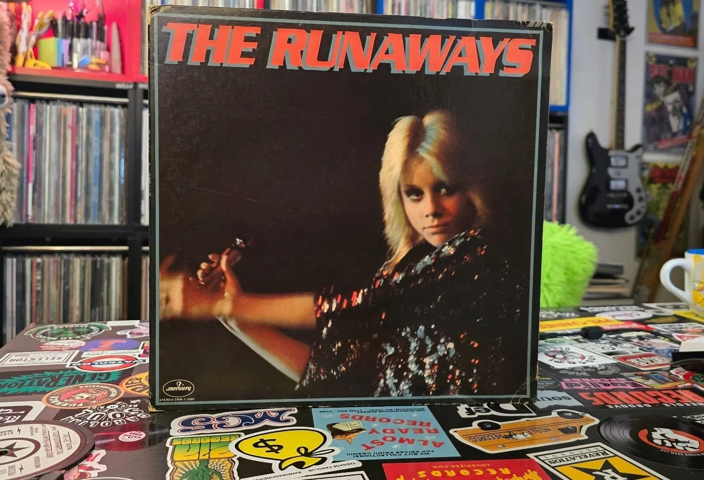 I was flipping through the R's this morning for something to show Bubba. I figure....it's still Women's History Month and it's too early in life to introduce him to Rudimentary Peni. Maybe next year. I have this beater gold stamp promo and he's a tex