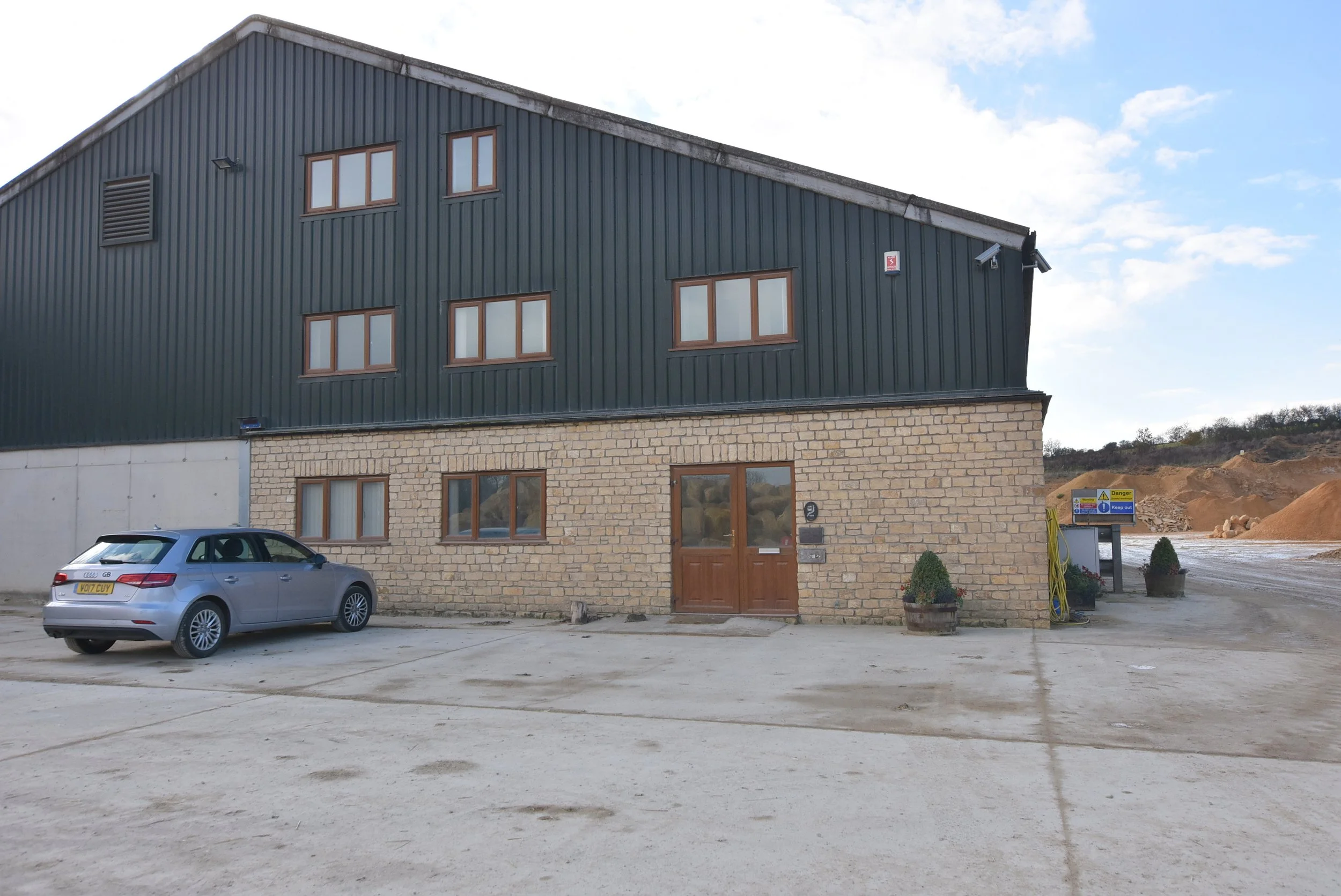 Serviced Office    To Let October 2025