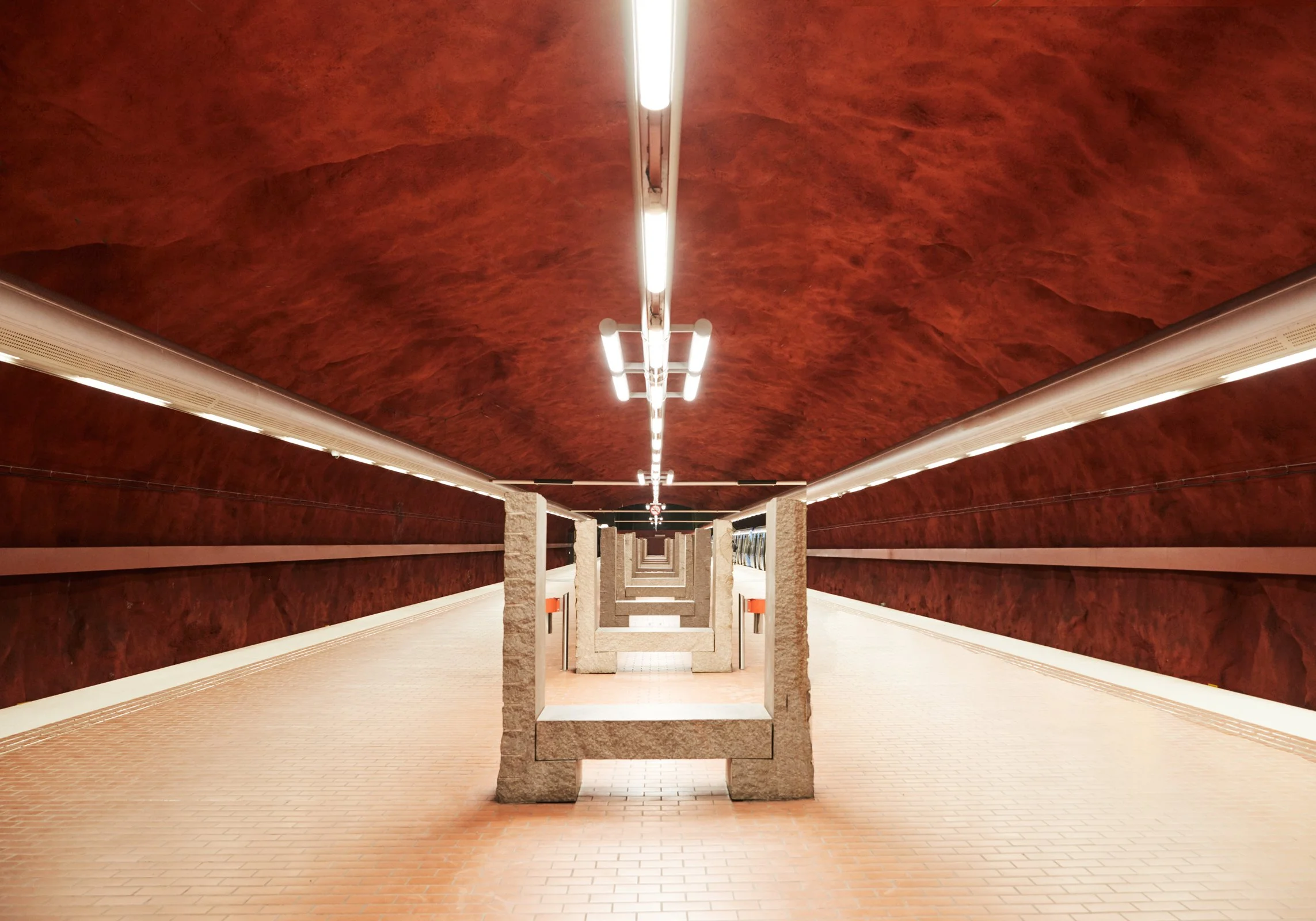 ART &amp; ARCHITECTURE / STOCKHOLM METRO SYSTEM