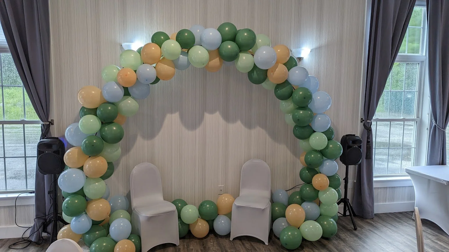 balloon arch baby shower.jpg
