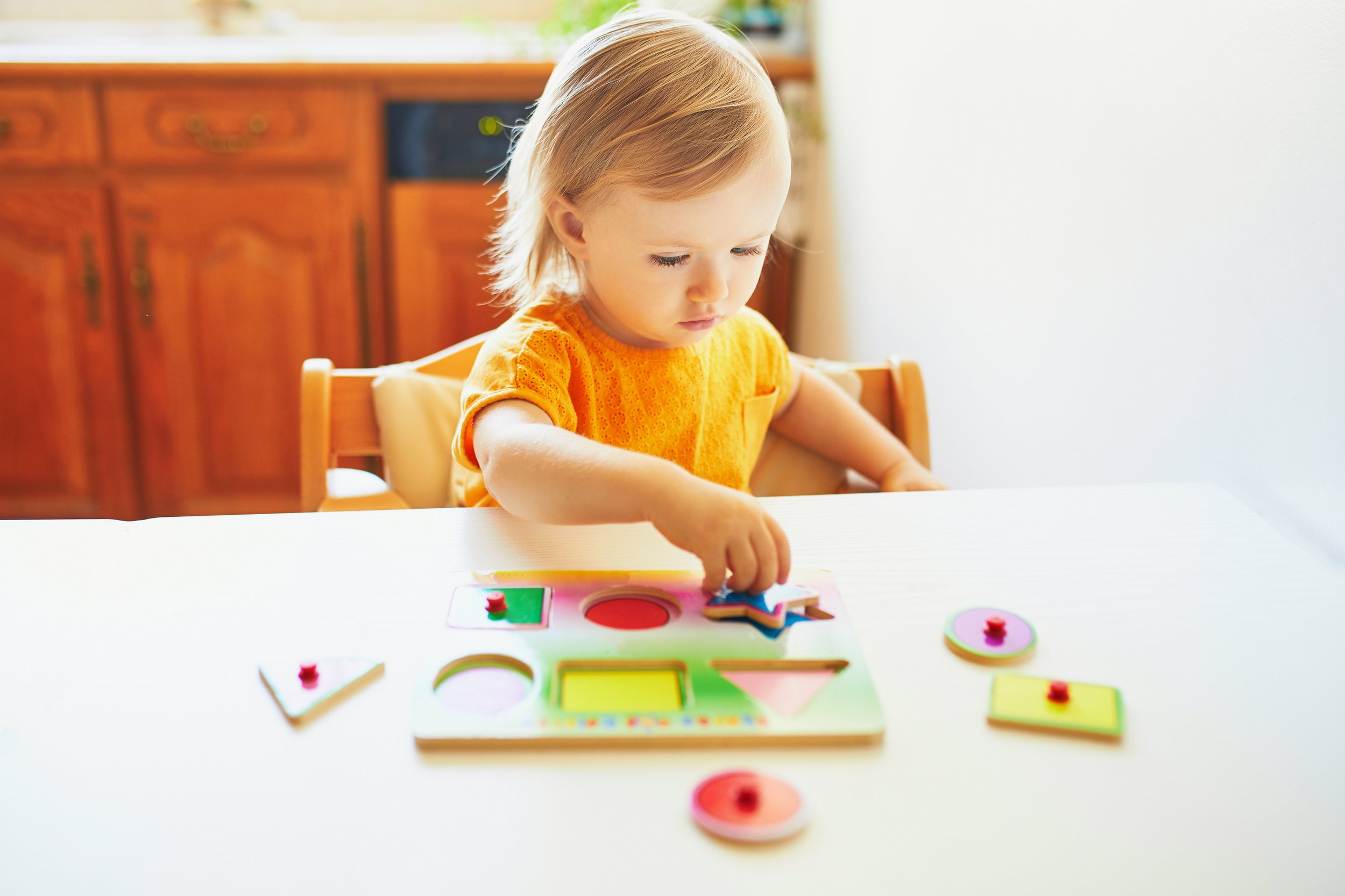 Simple DIY shape puzzle for babies and toddlers - Laughing Kids Learn