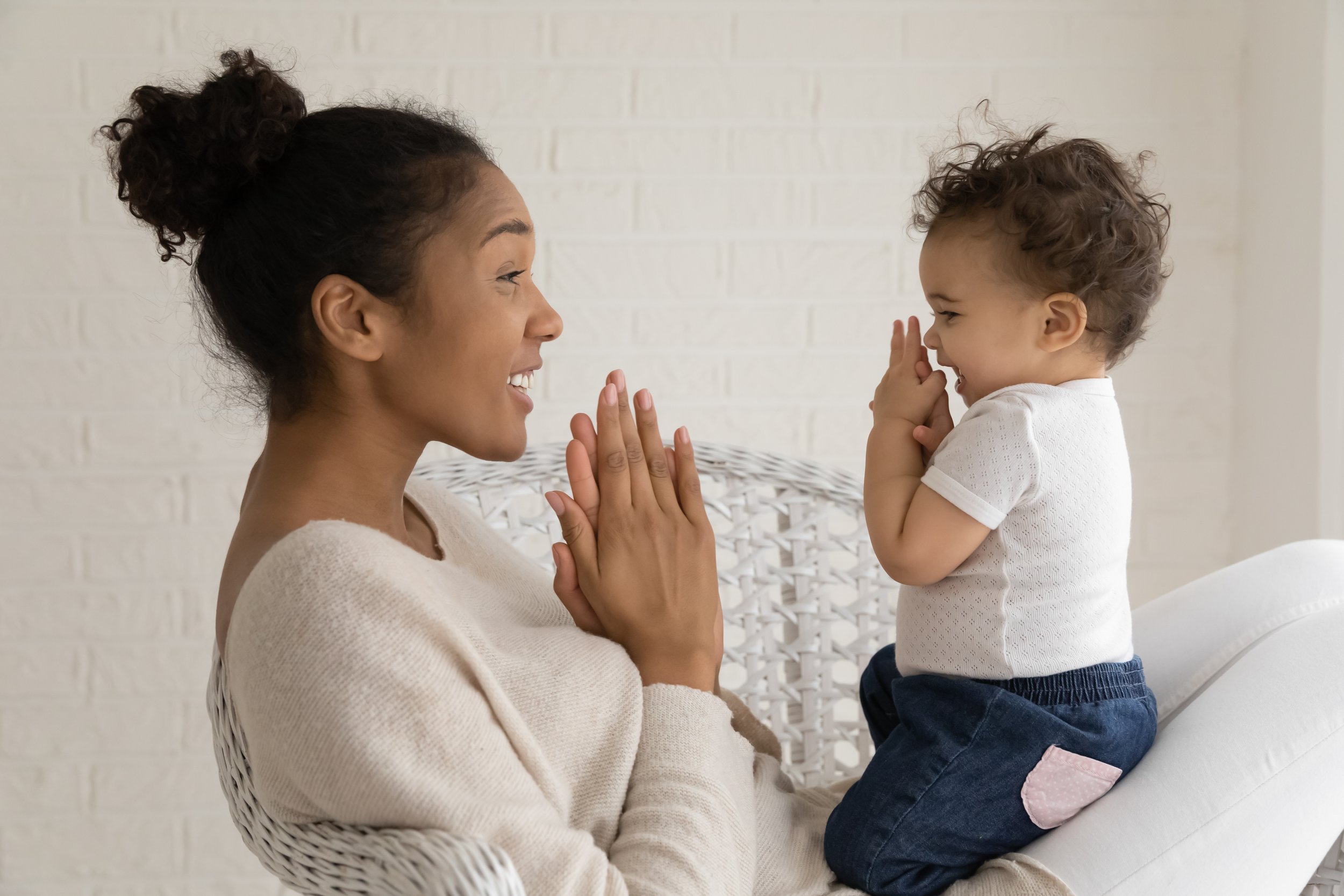 When do babies clap? And wave? + Tips for teaching — Toddler Talk