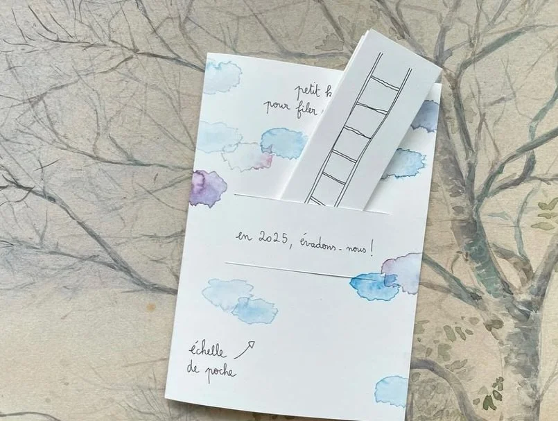 On s&rsquo;&eacute;vade avec @papillonnage qui nous emm&egrave;ne en voyage dans son univers po&eacute;tique, sensible, inspir&eacute; et inspirant 🤍 &Agrave; retrouver &agrave; la maison galerie &agrave; Gerberoy.

Les 📷 sont de @papillonnage
#art