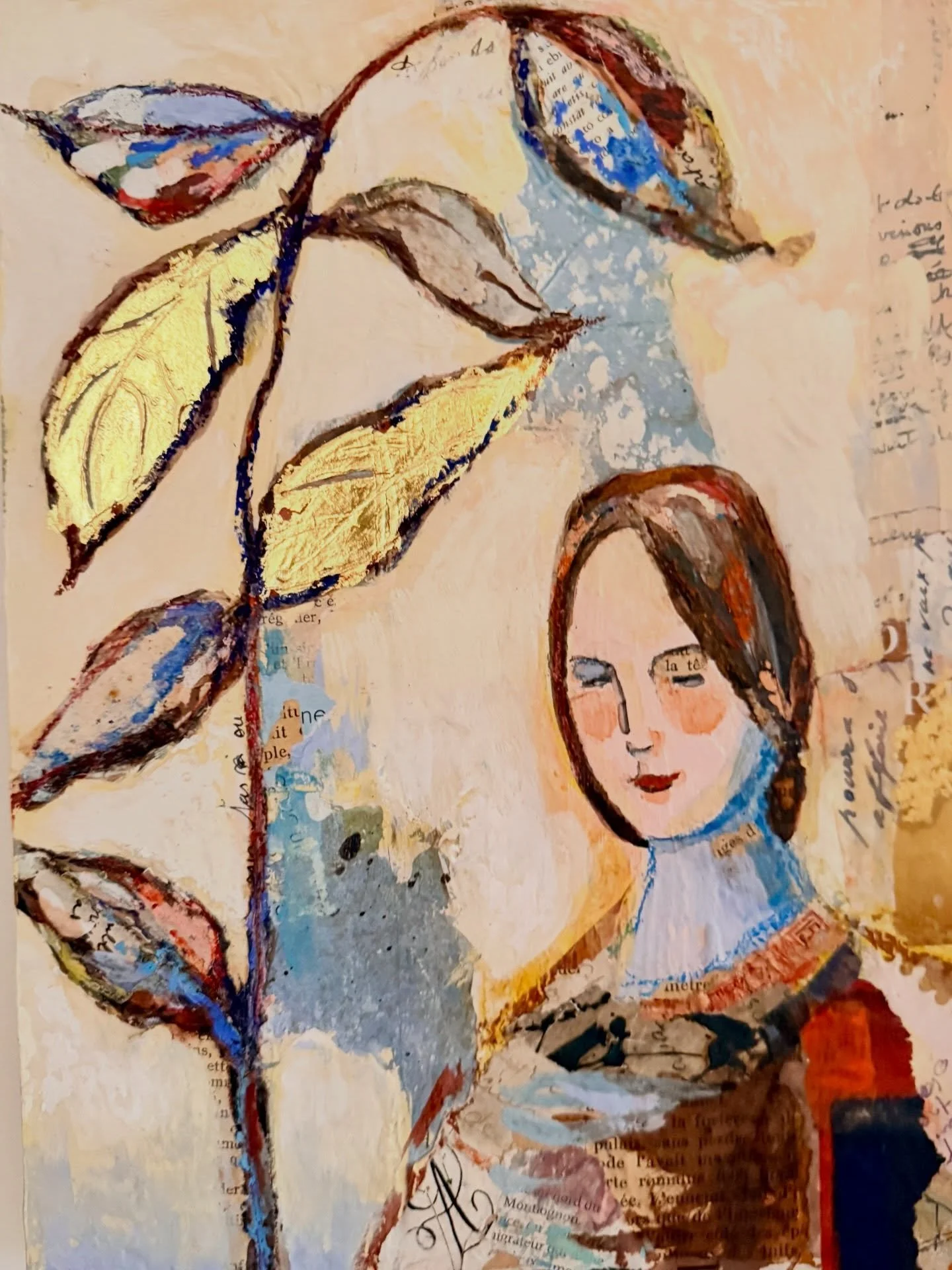 Quand la feuille d&rsquo;or illumine avec d&eacute;licatesse 💛 Dominique Dubois @dominique_d.b Format 22 x 30 cm, techniques mixtes sur bois .Rendez-vous le 1er mai &agrave; la Baudelaire Gallery &agrave; Gerberoy  #gerberoy
#art
#baudelairegallery
