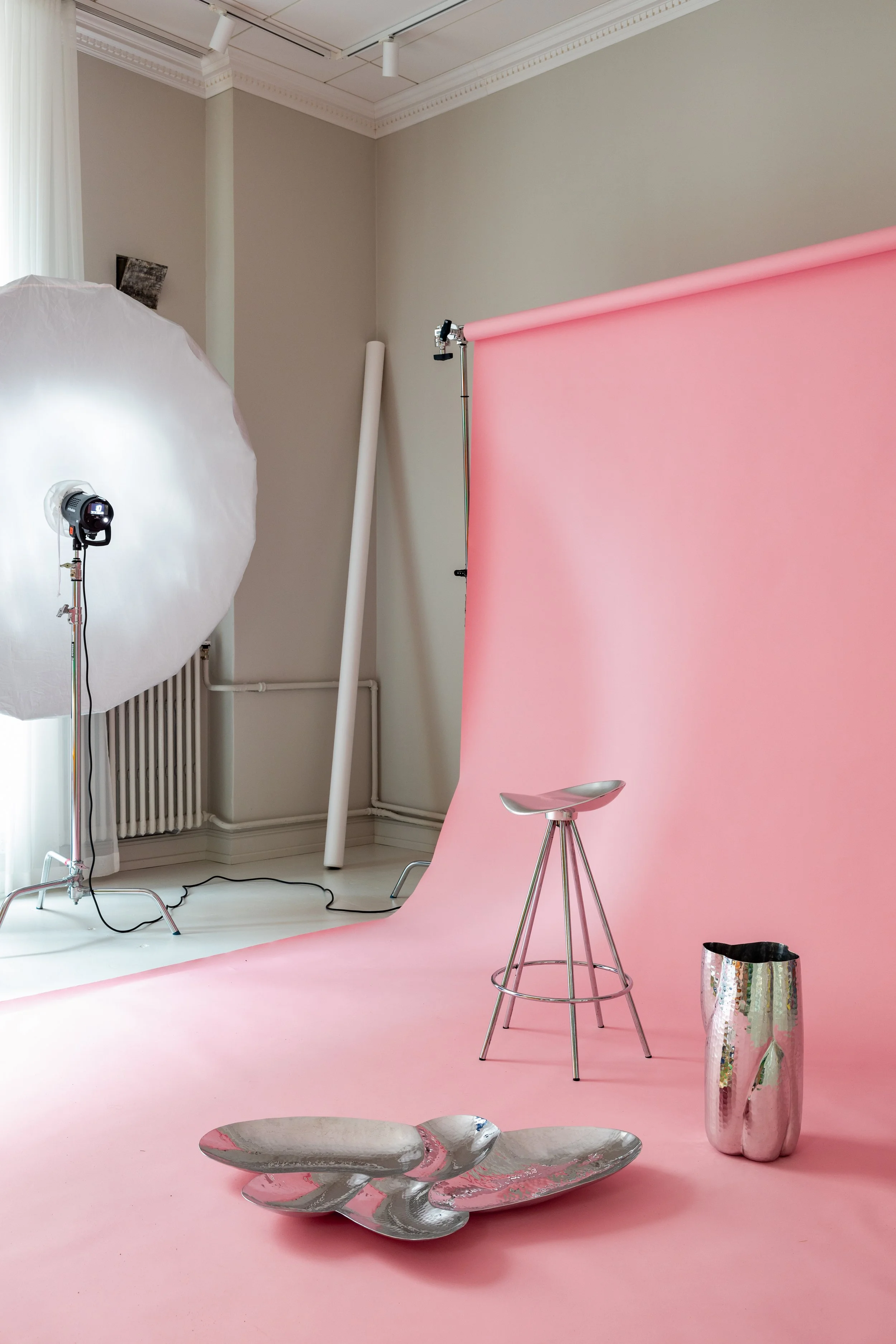 Editorial photoshoot “In the Scene” for Bo Living, art directed by Peeta Peltola, featuring a pink backdrop and a constructed studio set combining fashion, styling and set design.