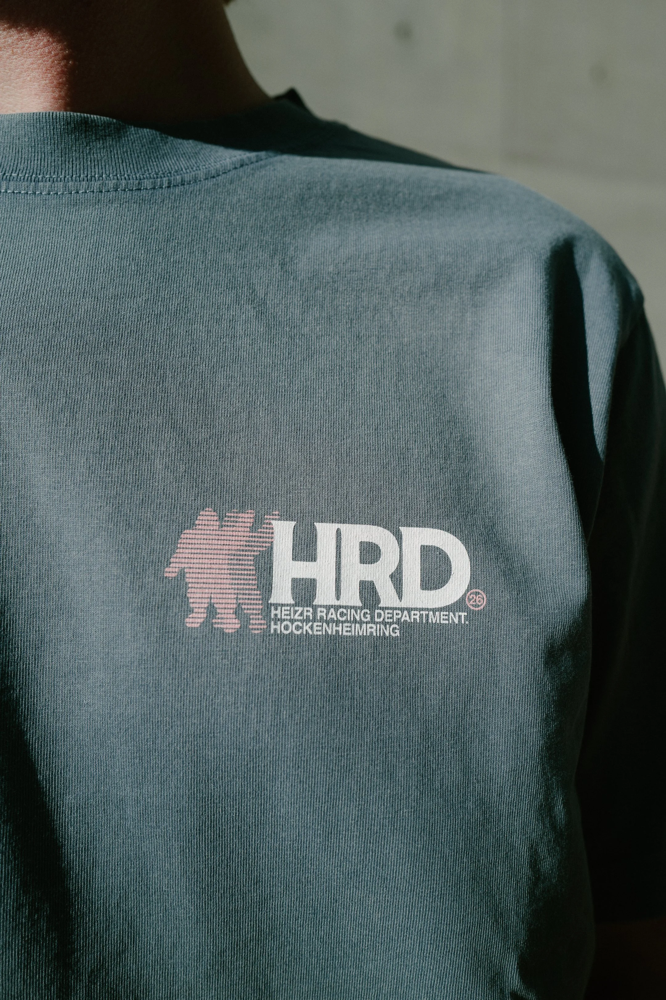 Heizr_RacingDept_Merch-ShirtGrau-9.jpg