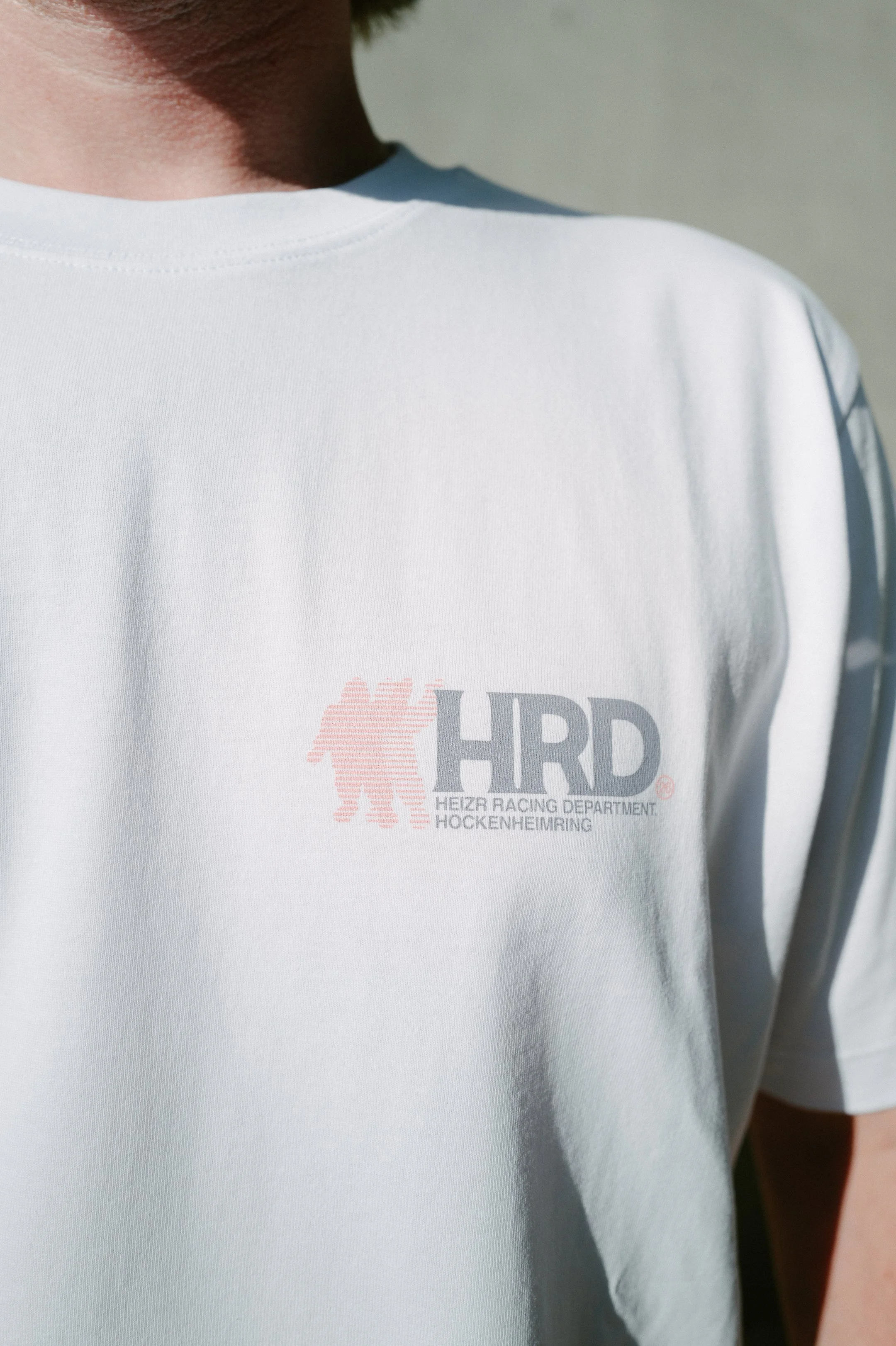 Heizr_RacingDept_Merch-ShirtWeiß-2.jpg