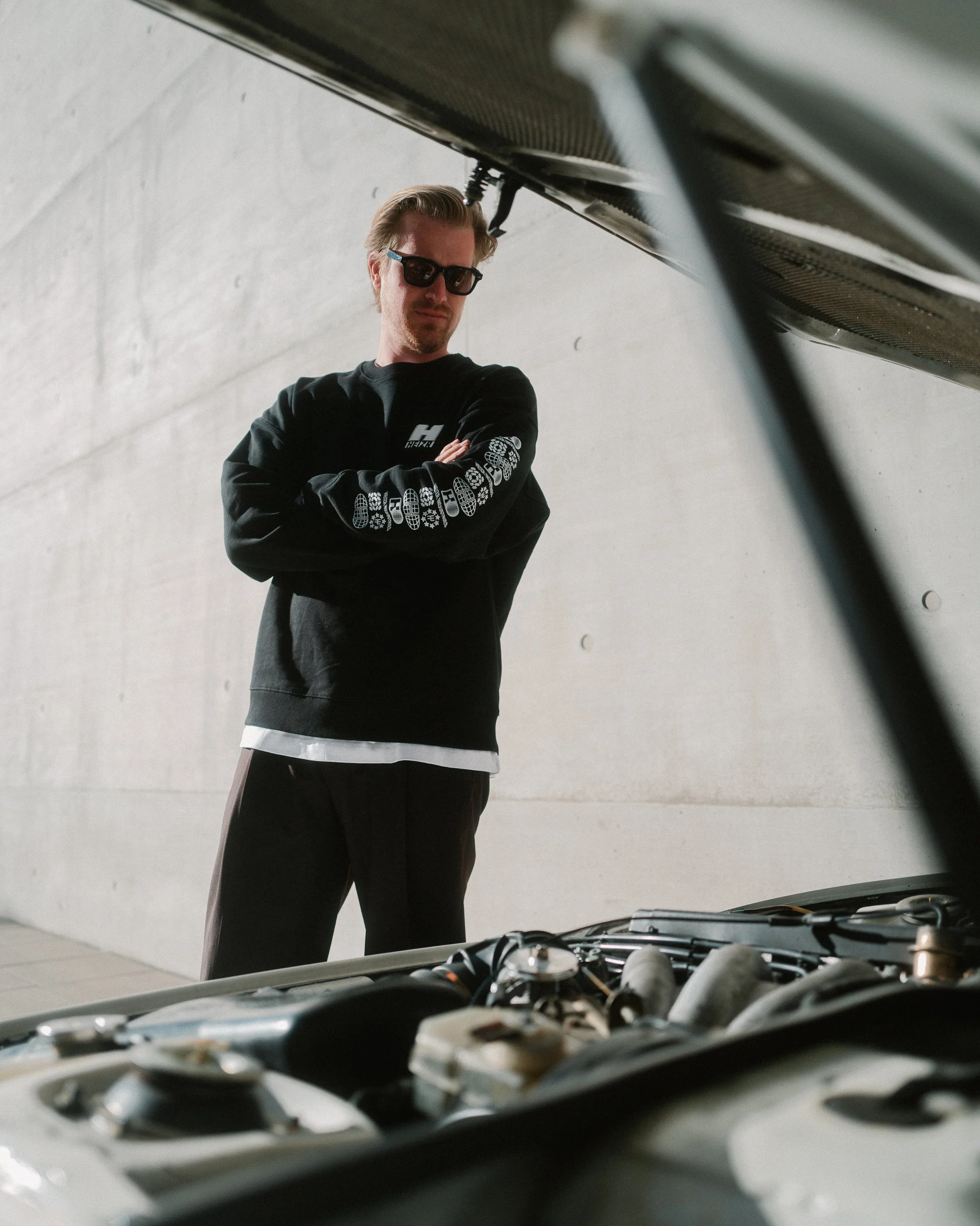HEIZR_Industries3_Merch_Sweatshirt-20.jpeg