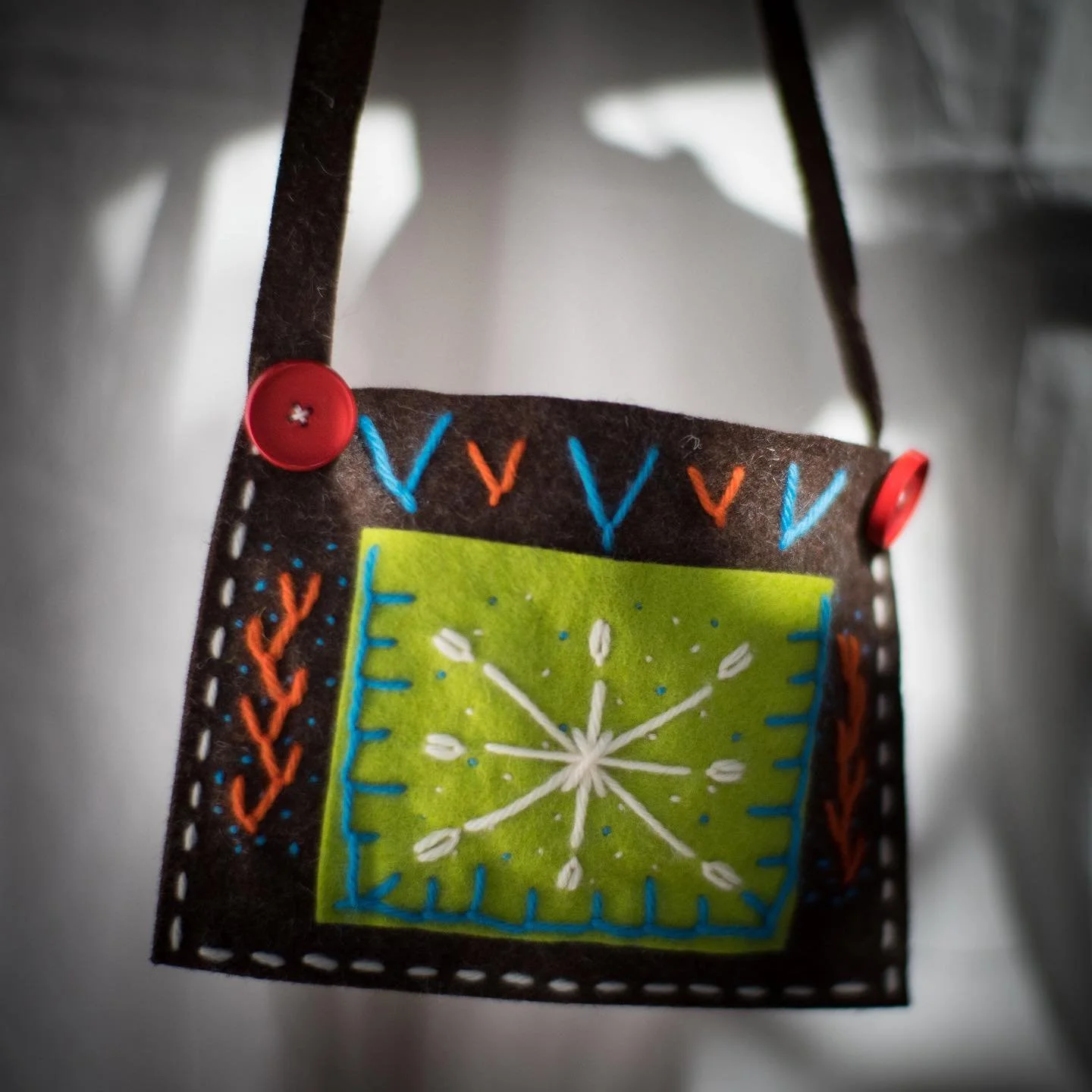 Brilliant Bag!
This is the all new, easy-to-work project in the new and revised Kids Learn to Stitch - which is out now.
Have fun decorating the Brilliant Bag using all your new found stitching skills - happy stitching! 
#learntostitch #learnembroide