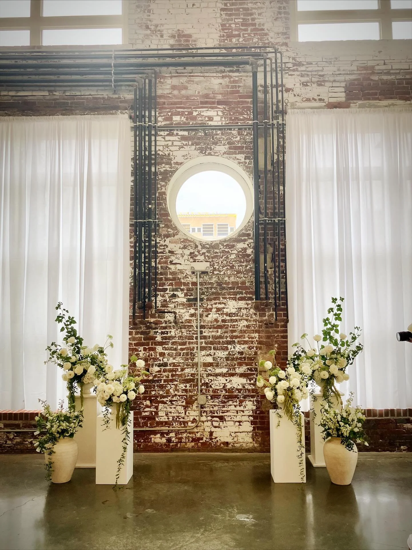 We finished out our wedding season at @haloatthepoint last weekend and fell more in love with candles and their romantic glow.

Venue: @haloatthepoint, @eventsatthompsonspoint 
Planning: @kmarieeventsanddesign 
Catering: @frenchpicniccatering 
Floral