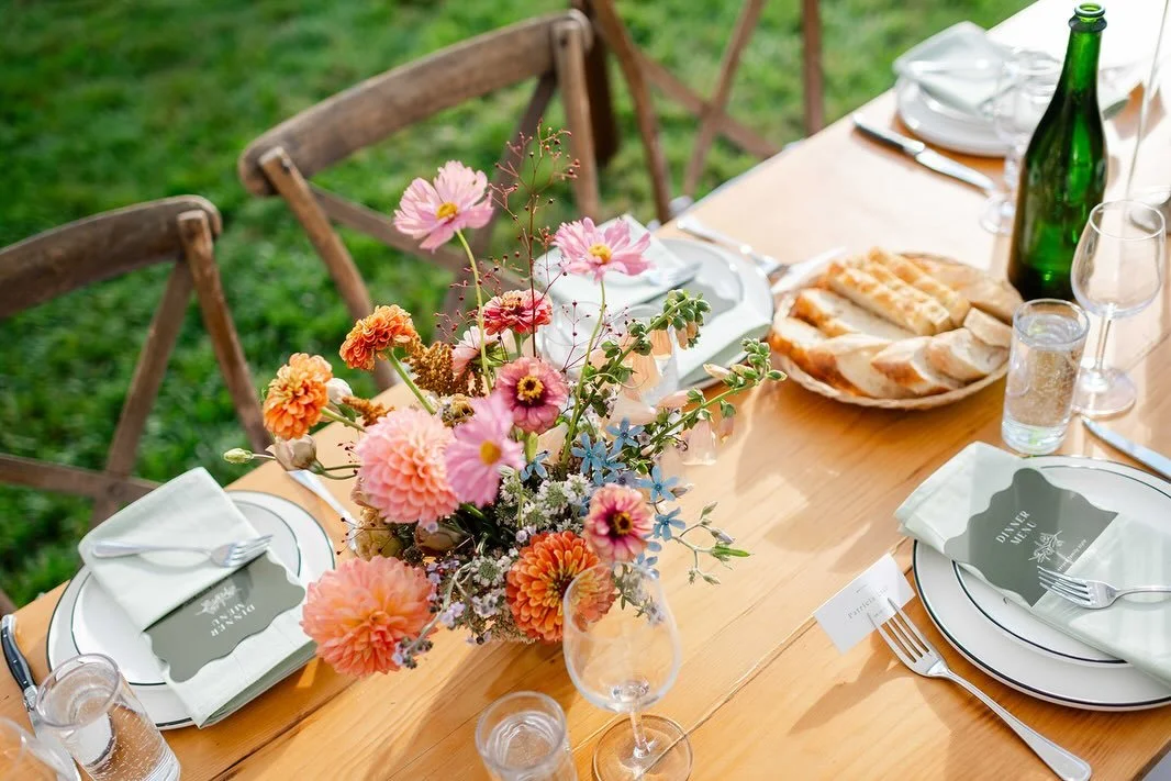 Tablescapes overflowing with gorgeous local blooms in late summer.

Photography: @nataliapaliyenkophotography 
Venue &amp; catering: @topslfarm 
Coordination: @causewecanevents 
Flowers: @honeysuckleway