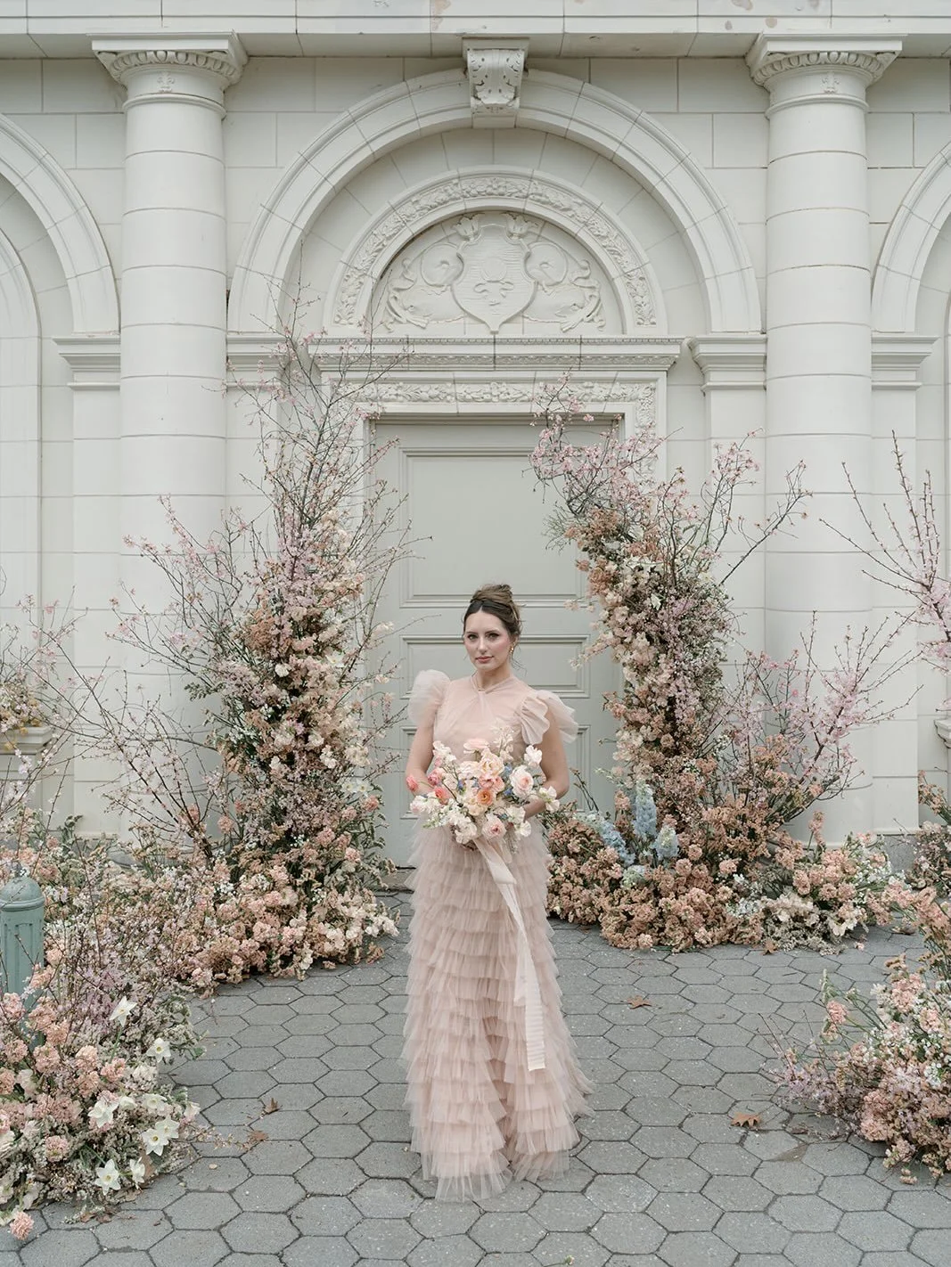 Early spring energy, flowering branches, shimmery ranunculus. Soft and dreamy. You want it.

Workshop Hosts @winsome_floral @trillefloral
Photographer @graceandardor
Venue @purslaneattheboathouse
Hair @manebridalphl @alexisburkhardthair
Makeup @victo