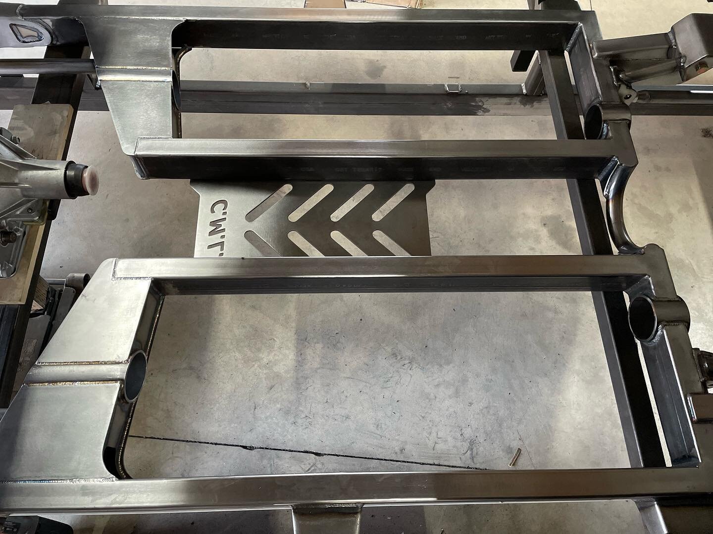 Center of the chassis on the Buick. Pretty happy on the overall style of it.  Plus there&rsquo;s a mile of room for exhaust/plumbing which is how they should be. #buick #lsswap #customchassis