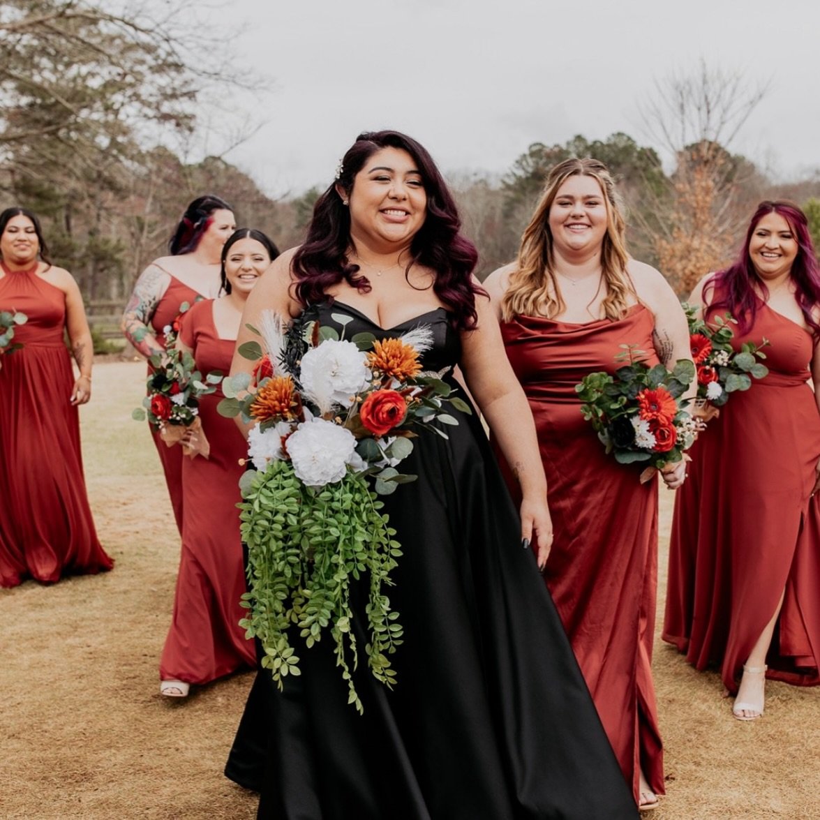 We love a black dress Bride 😍

HMUA @meighanfromlush