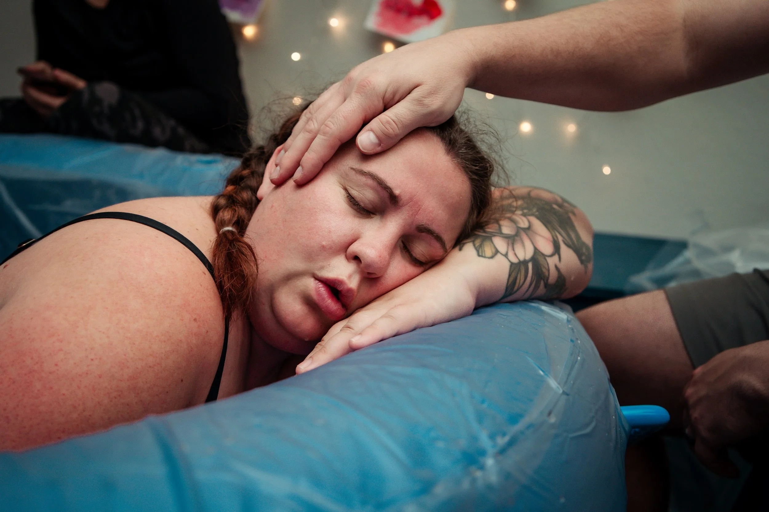 Swipe to see the hard work pay off ➡️➡️ #homebirth #naturalbirth #unmedicatedbirth