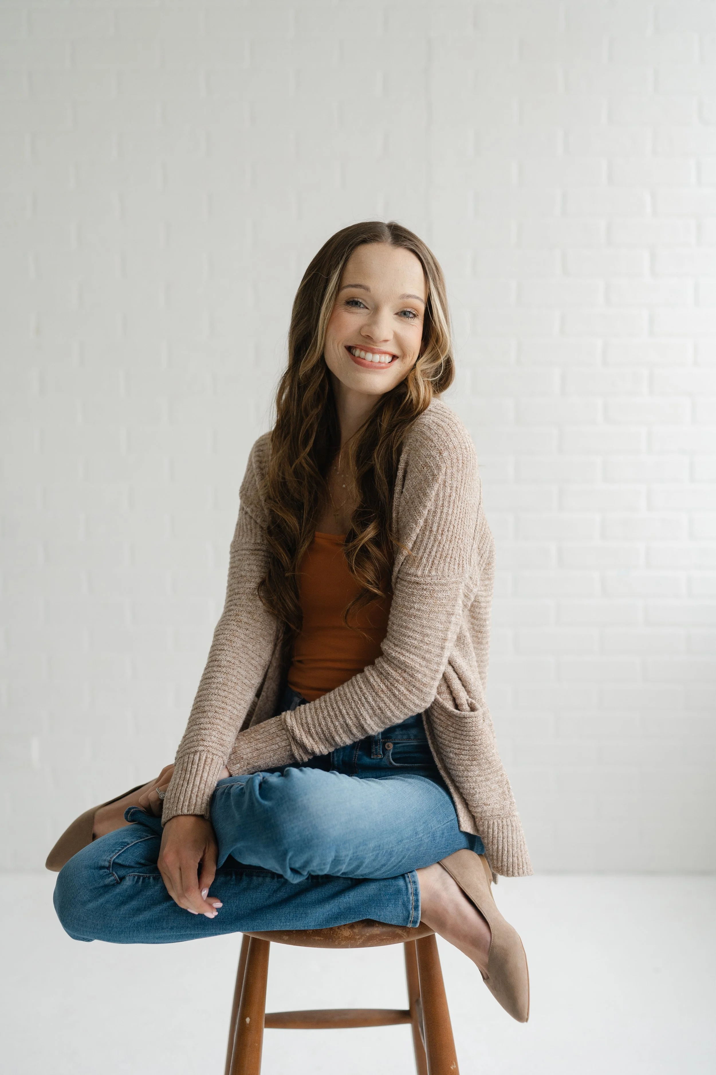 Aubrey Gann, a San Antonio birth doula and birth photographer, smiling during a brand portrait.
