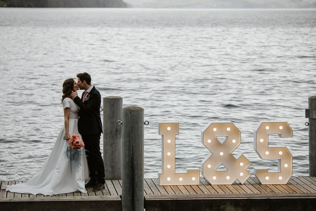 hochzeitdeko schweiz XXL INITIALIEN Leuchtbuchstaben.jpg