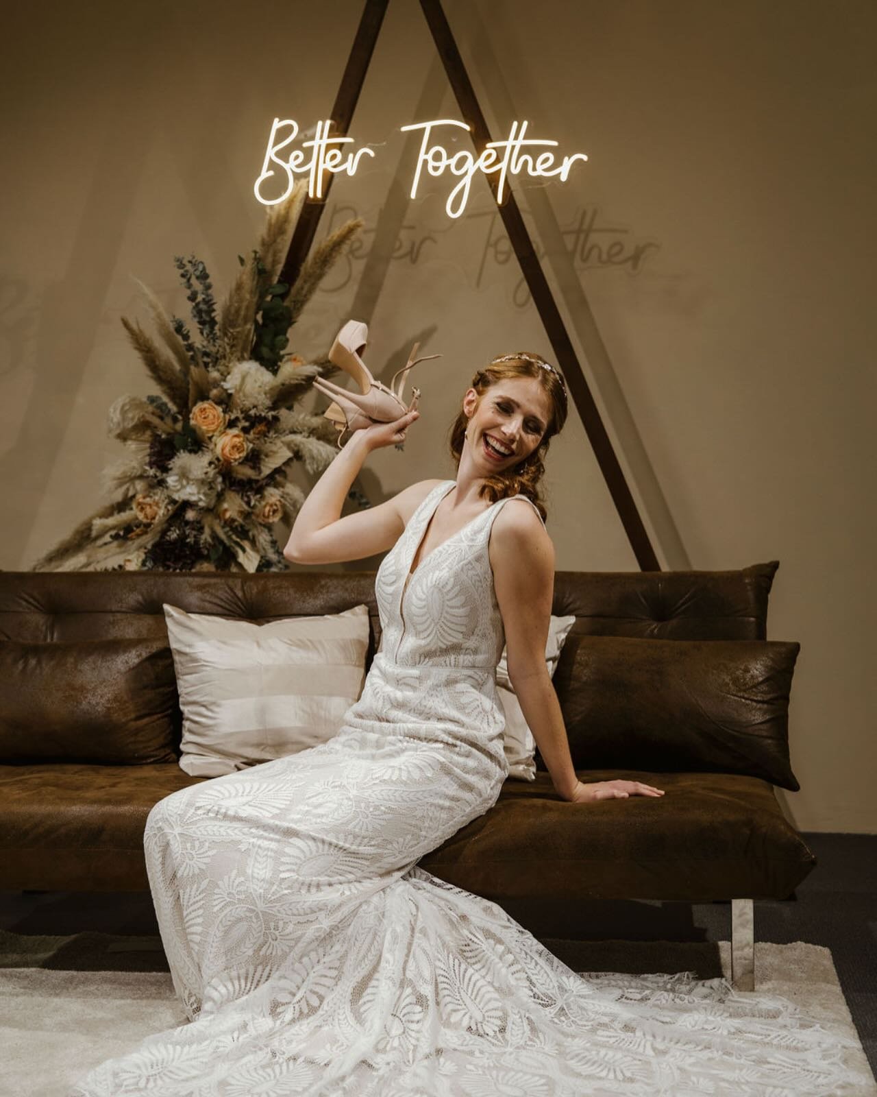&laquo;
Brautshooting im wundersch&ouml;nen Brautatelier von @philia.agape.switzerland in R&uuml;schlikon am Z&uuml;richsee.

Location: @philia.agape.switzerland 
Fotografie: @stephanie.wittmer 
Dress: @philia.agape.switzerland 
Traubogen: @hochzeitd