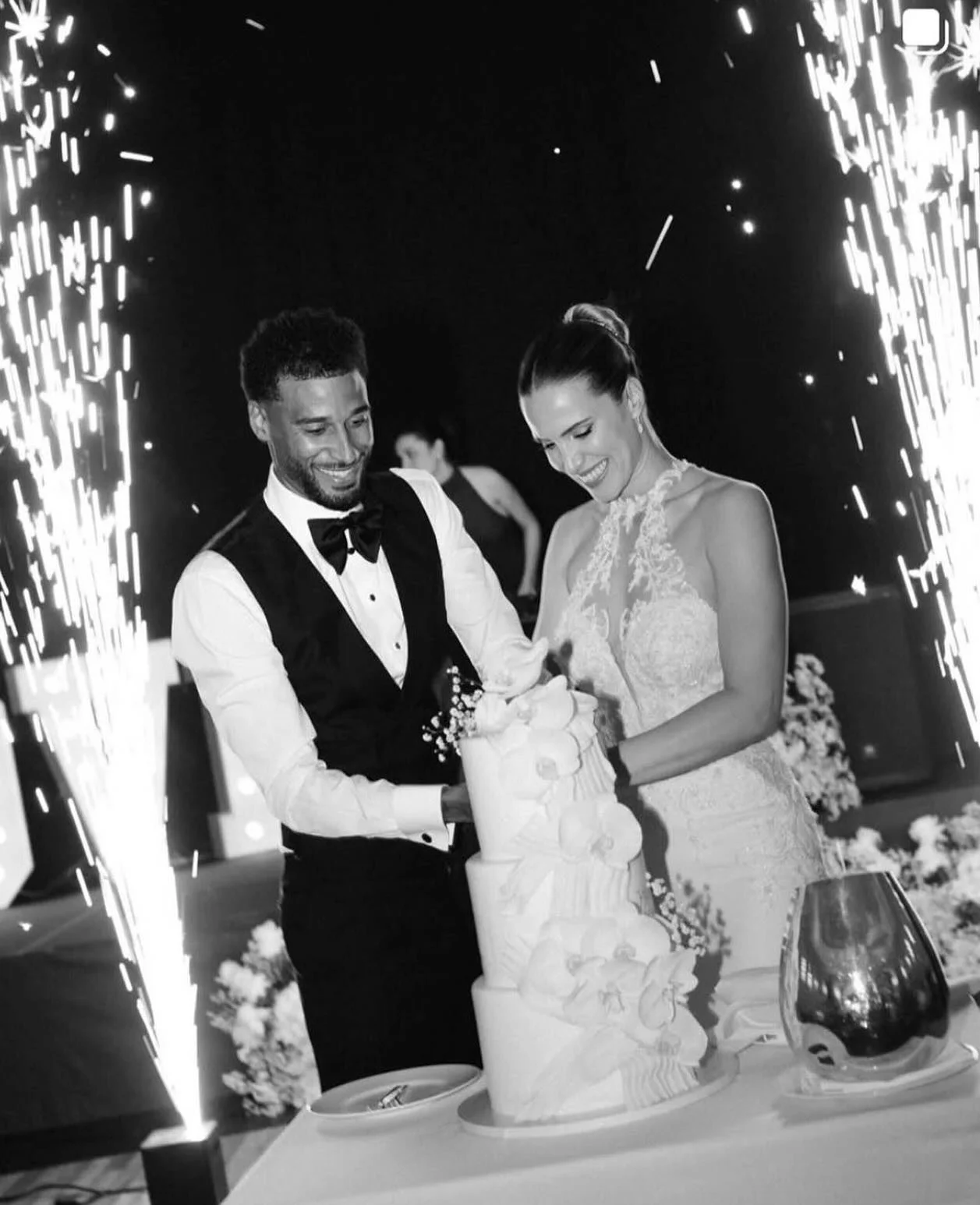 &laquo;
FIREWORKS.

Location: @thedoldergrand 
Planung: @souvenir_weddingplanning 
Fotografie: @kuenzli.photography 
Leuchtbuchstaben: @hochzeitdekoschweiz 

#hochzeit #wedding #hochzeitdeko #hochzeitdekoschweiz #kaltfunken #kaltfeuerwerk #leuchtbuch