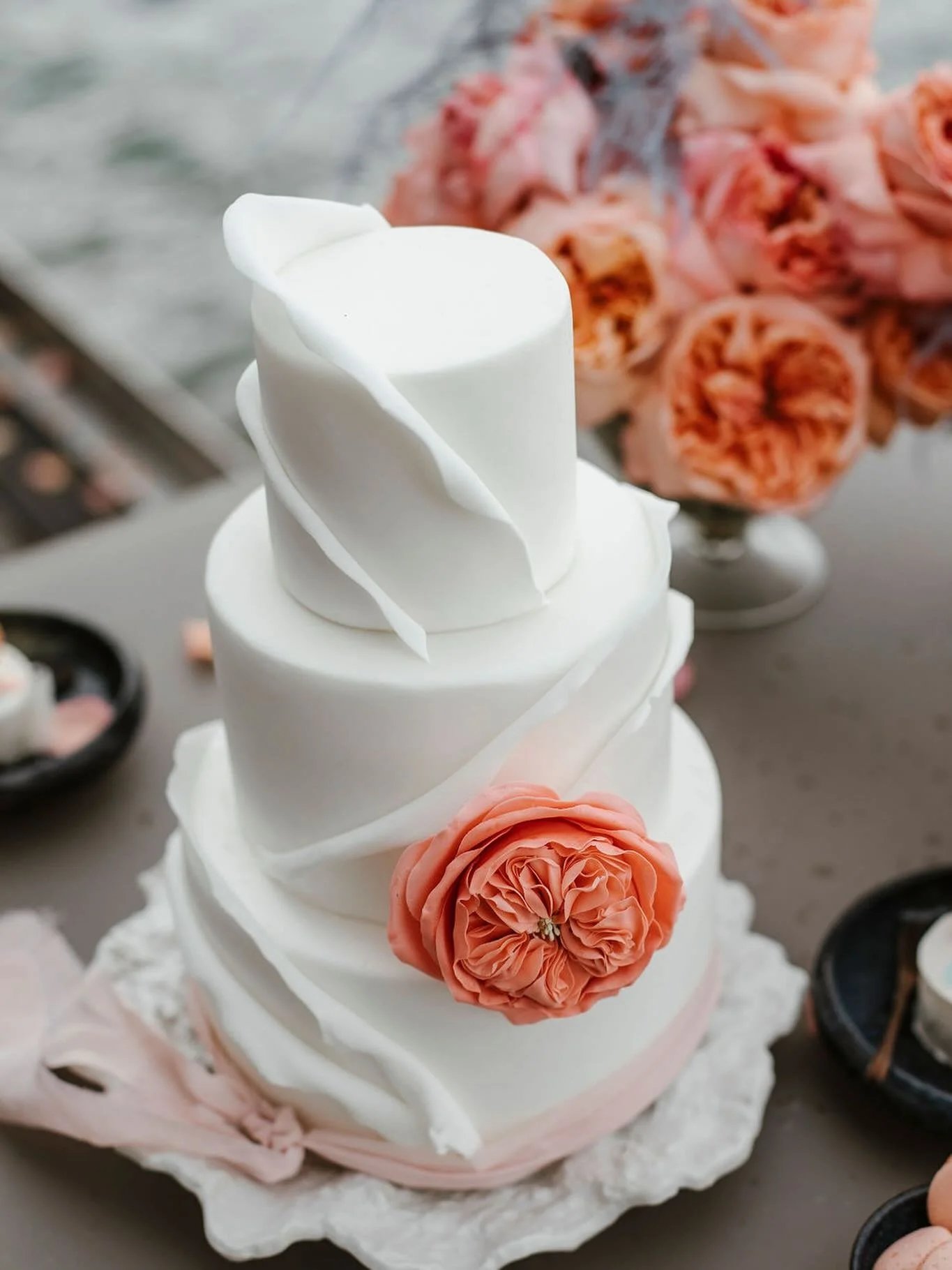 «
Beautiful stormy memories. 
Elegant Lake Wedding Shooting @vitznauerhof.
Location: @vitznauerhof
Konzeption & Planung: @events2people
Floristik: @stilundstiele
Fotografie: @stephanie.wittmer
Brautkleid: @philia.agape.switzerland
Dress: @