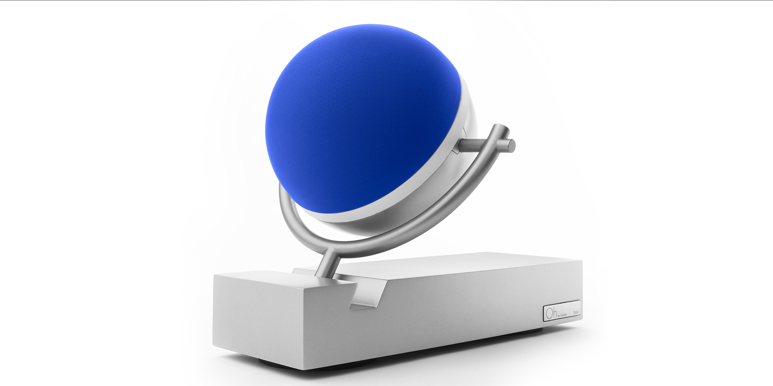 Tutondo satellite speaker concept with blue spherical driver and metallic support, exploring sculptural audio design and flexible product positioning.