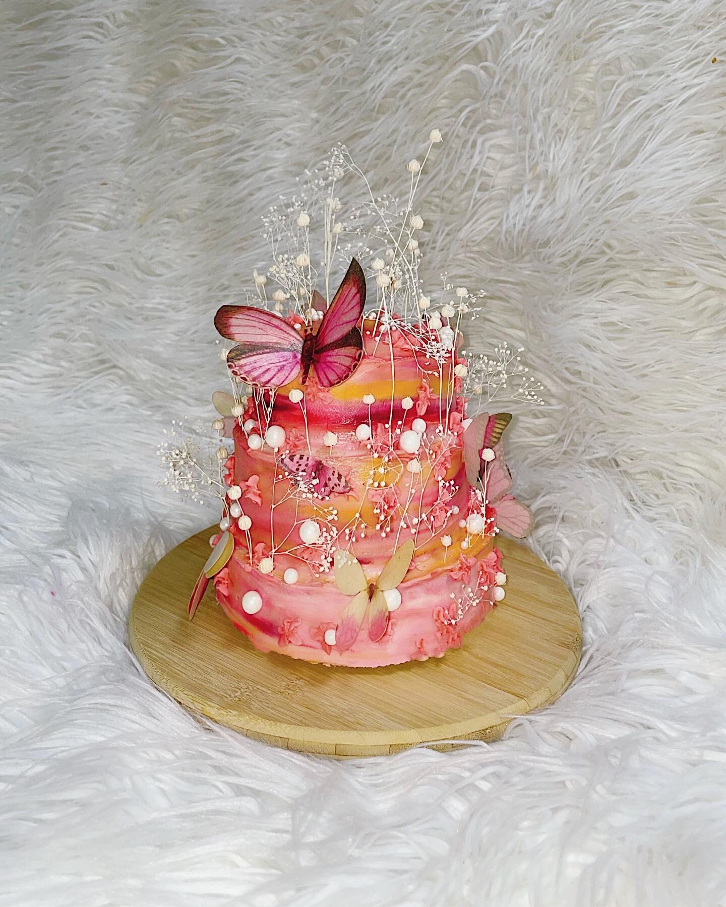 ｡ 💐  𝒮𝓊𝓃𝓈𝑒𝓉 𝓂𝒶𝑔𝒾𝒸 💐 ｡ gf vanilla cake with cherry compote 💛

#cake #cakedecorating #cakes #birthdaycake #chocolate #food #dessert #cakesofinstagram #birthday #cakedesign #instafood #baking #foodporn #yummy #cakestagram #homemade #love #
