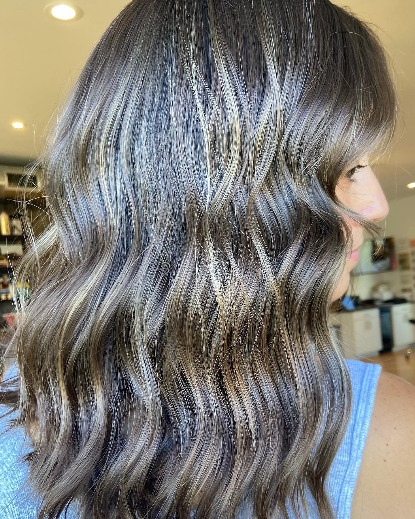 ✨When you want to keep her brunette &amp; give her pops of color that&rsquo;s effortless and fun! ✨⠀
⠀
Schedule a foil at crownsalonsaratoga.com with anyone of our amazing talented stylists. ⠀
⠀
⠀
⠀
⠀
⠀⠀⠀⠀⠀⠀⠀⠀⠀⠀⠀
#Saratogahair #Saratogahairstylist #h