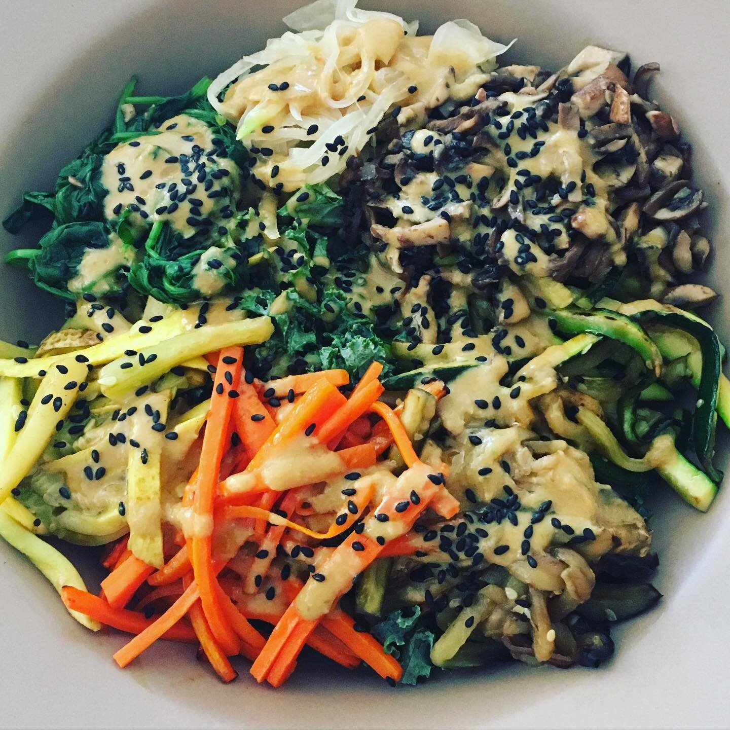 I once made a #vegan #bibimbap with a miso sauce and it was delicious! Check out my new episode of Mama Lieuw&rsquo;s Bibimbap tonight at 5:30pm PDT! Link in bio 🍲💕🧚🏻#koreanfood #easykoreancooking #koreancookingshow #foodporn #recipes #instafood 