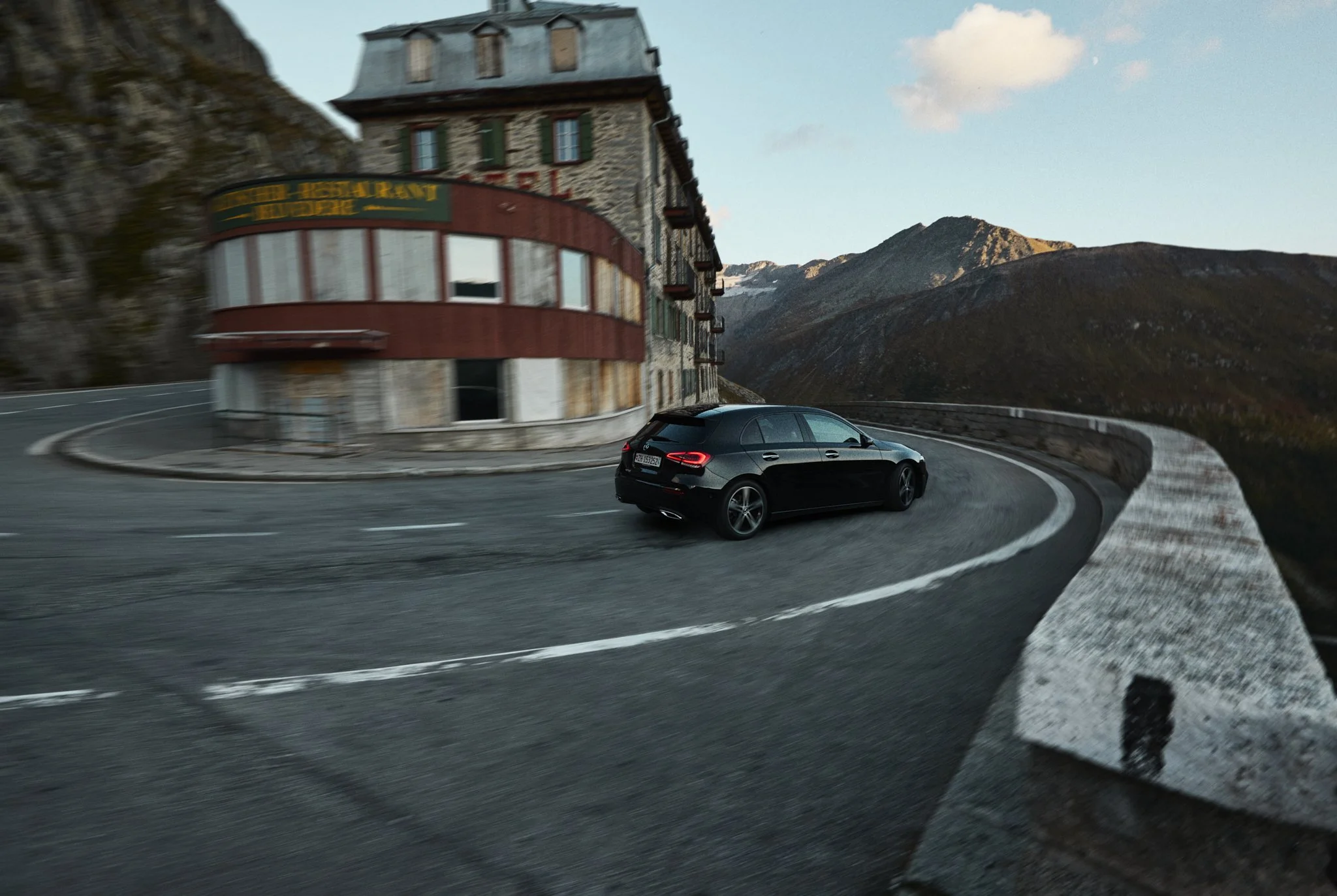 mbsocialcar a klasse mercedes-benz reflektionen roadtrip grimselpass furkapass sustenpass berge schweiz auto landscapes