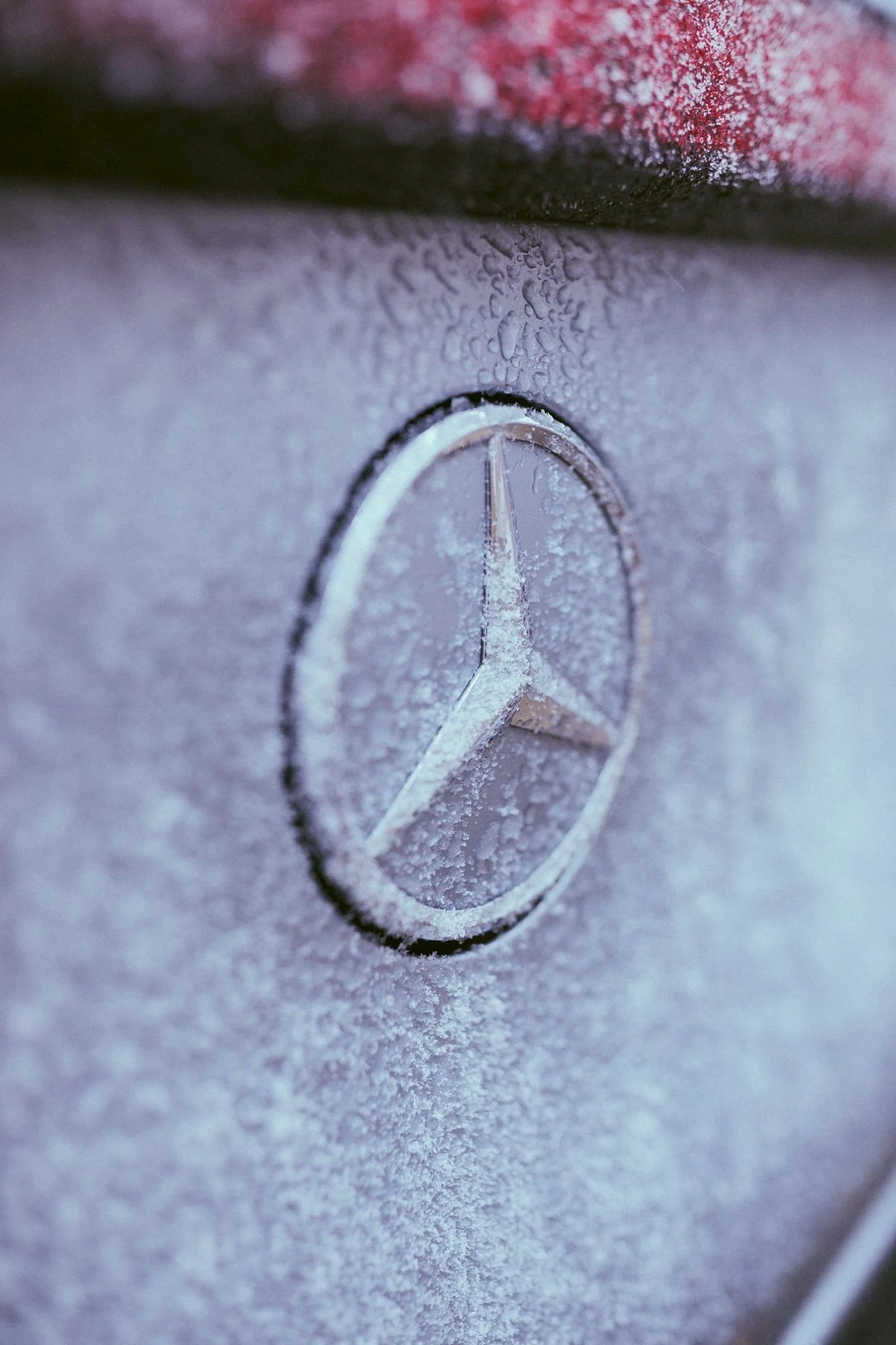 eqc 400 roadtrip mbsocialcar pin1248 stuttgart genf schweiz schnee sommer herbst winter stern elektrofahrzeug basel roadtrip