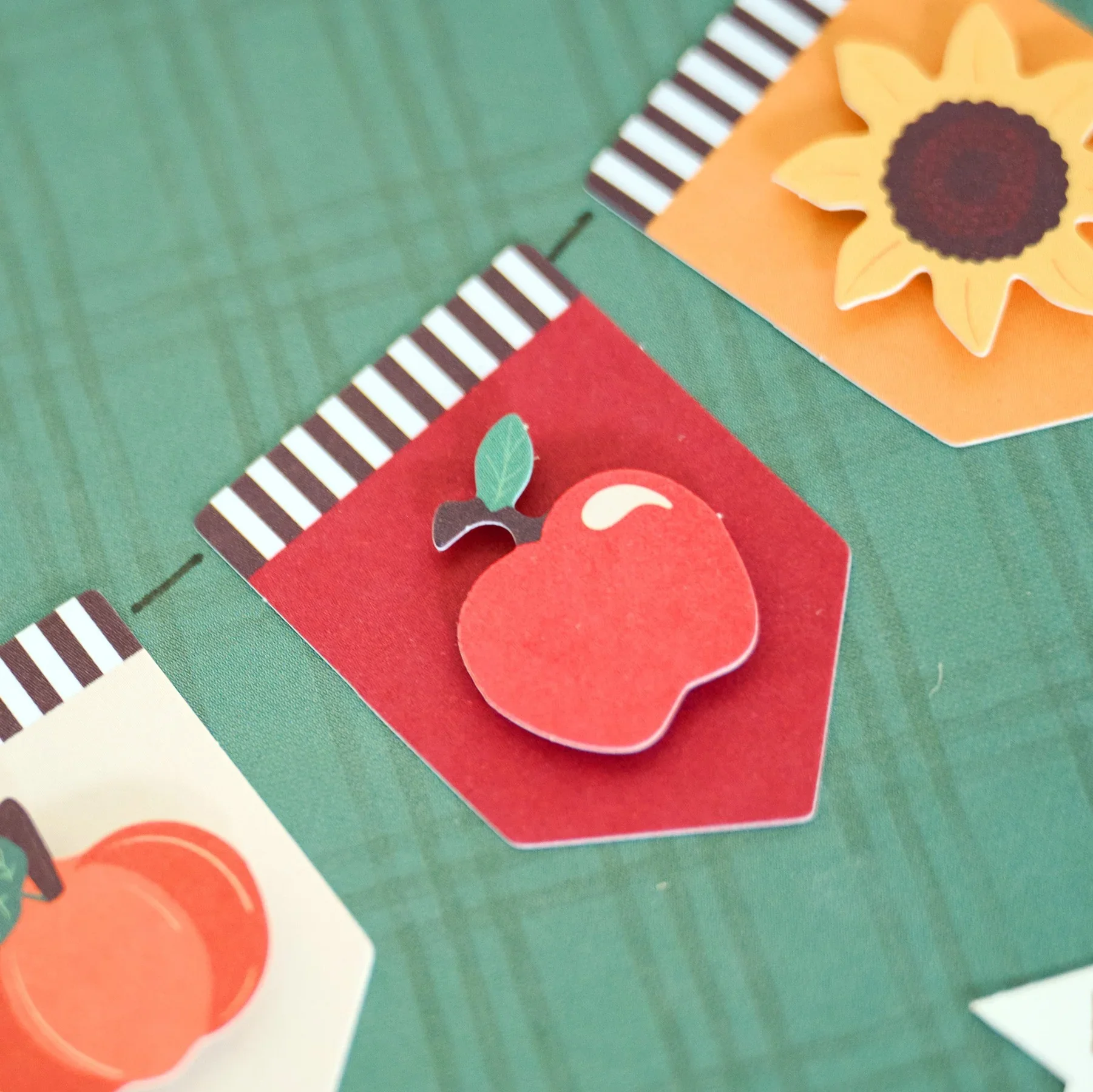 creative-memories-apple-orchard-layered-embellishments-662442-02.webp