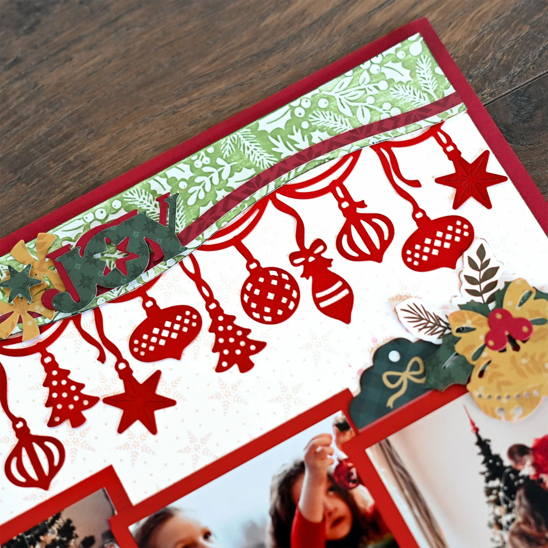 Creative-Memories-Die-Cutting-Embossing-Christmas-Decorative-Bundle-B666329-03.webp