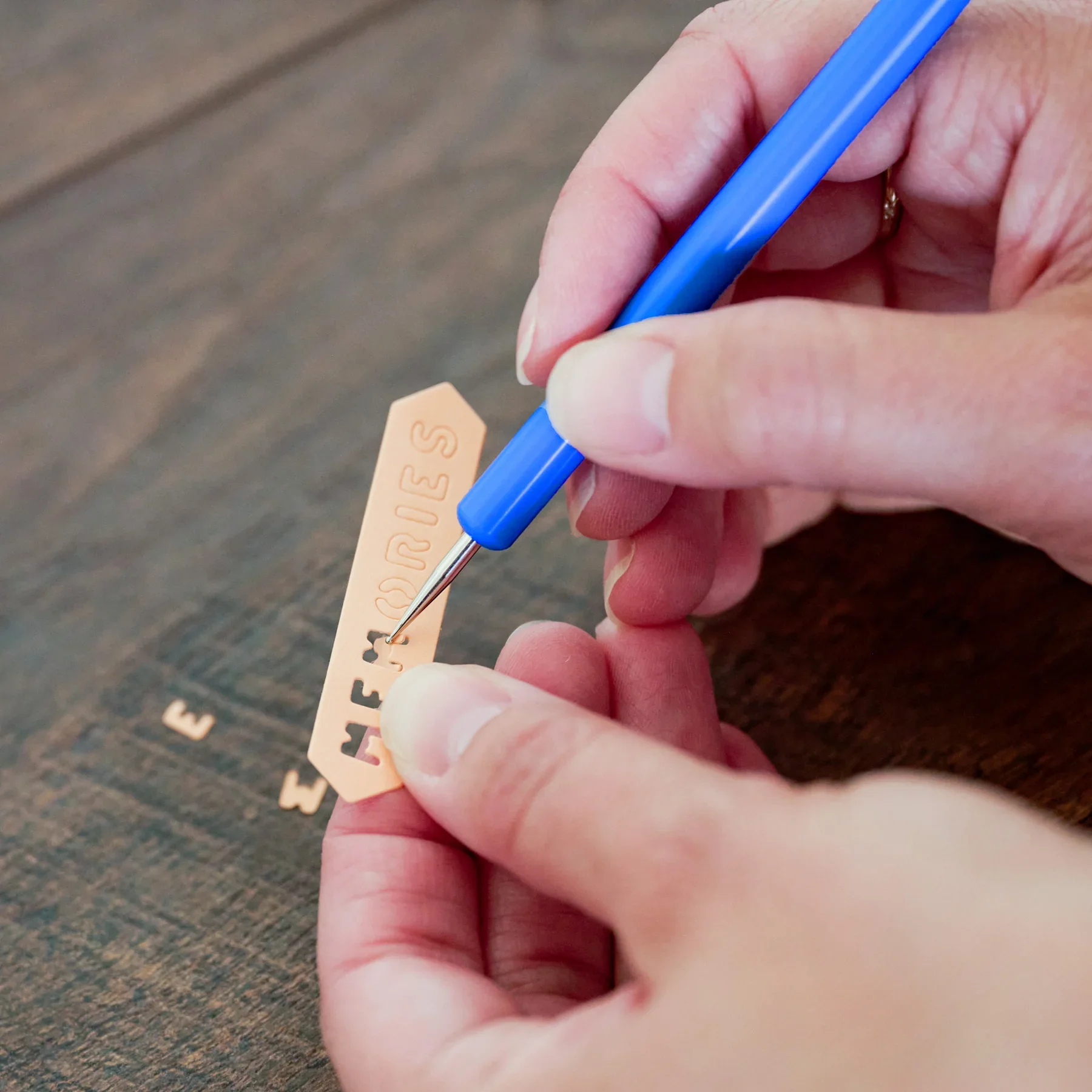 Creative-Memories-Dual-Tip-Die-Cutting-Tool-Eternal-Blue-665614-04 (1).webp