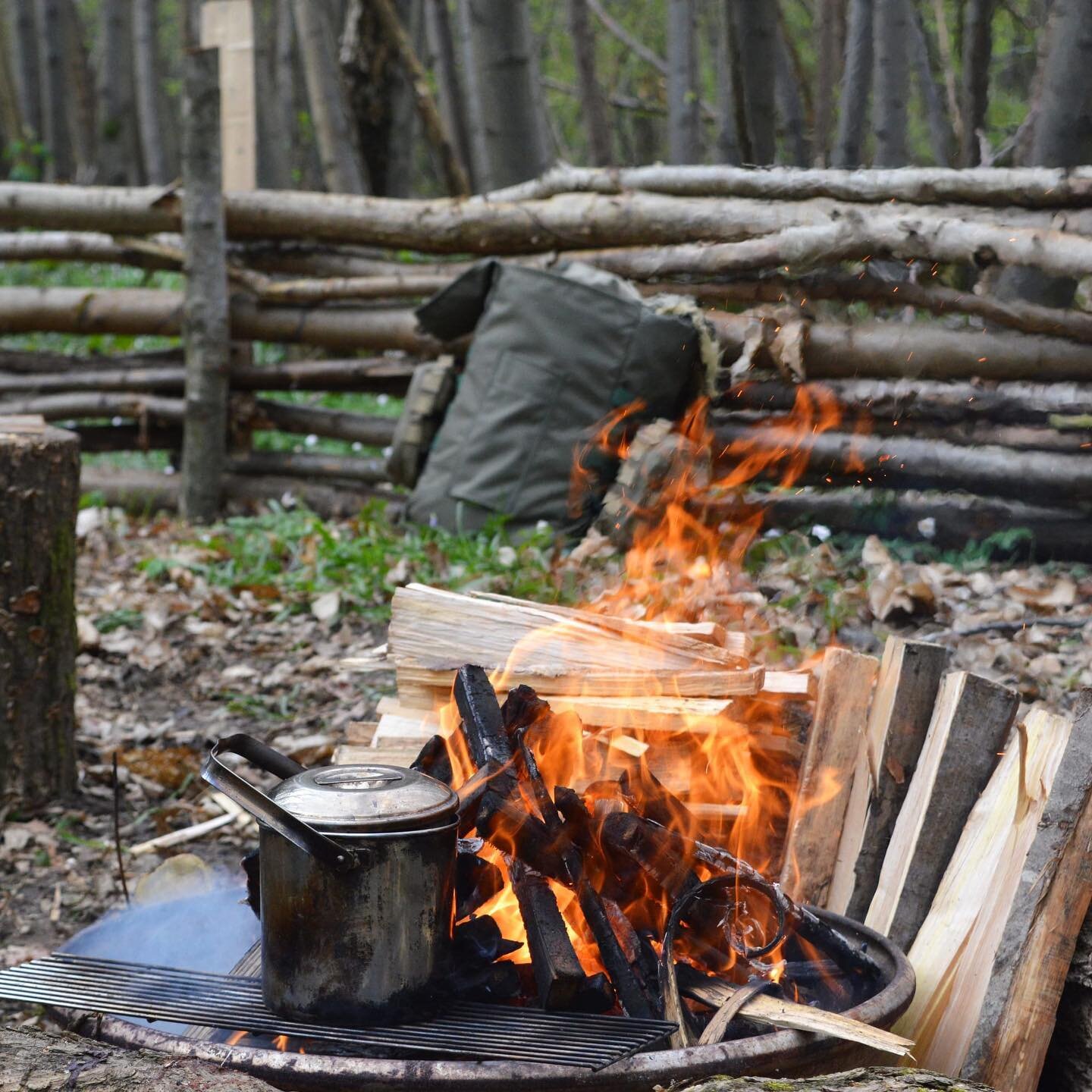 ** NEW ** CAMPFIRE COOKING WORKSHOPS

How does lighting, maintaining and cooking over an open fire sound to you? This day in the woods is a fun, practical, hands on workshop with @backgardenbushcraft, intended for those wanting to learn the basics of