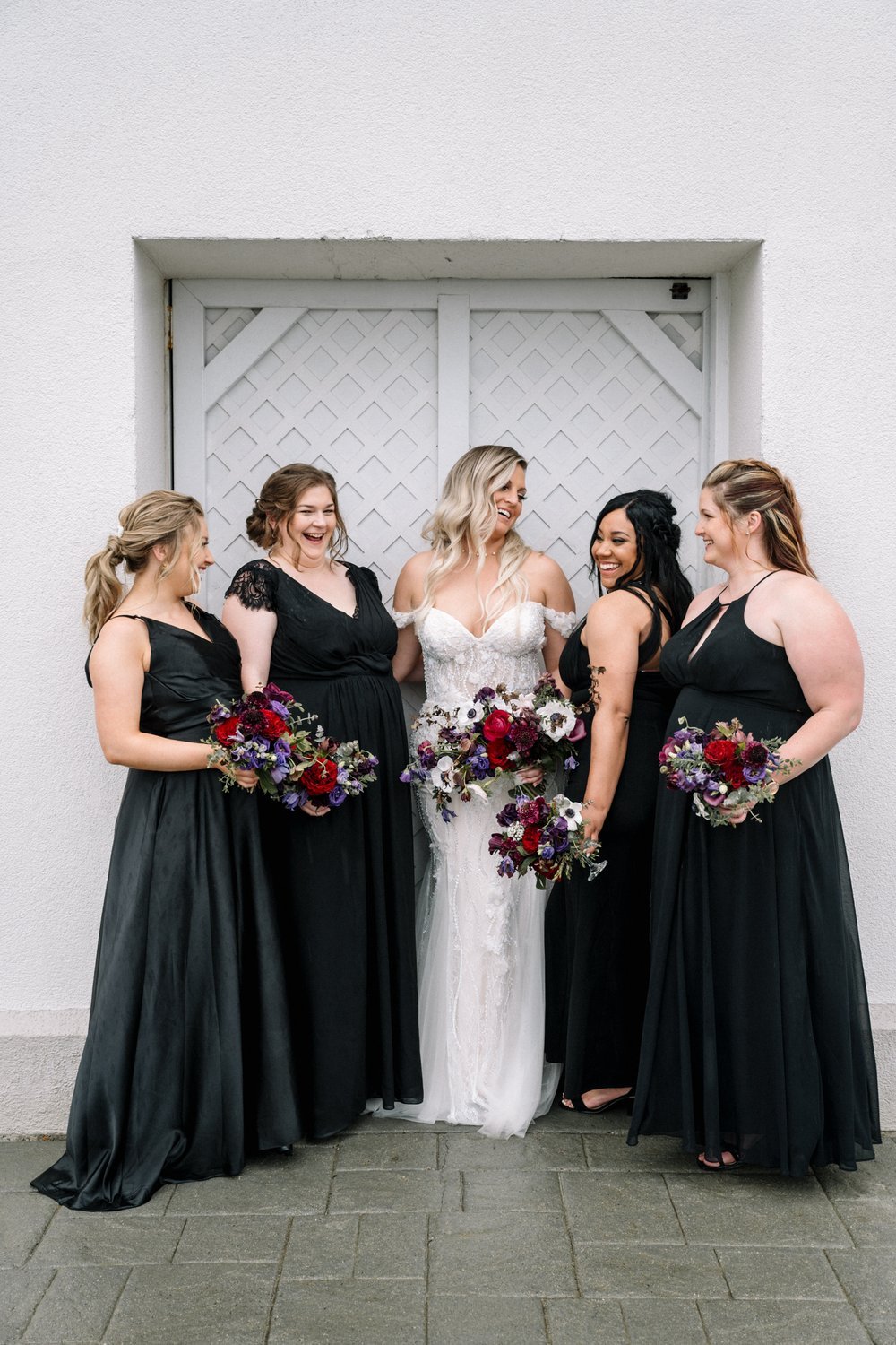 Bridal+Party+with+Drastic+Wildflower+Bouquets.jpg