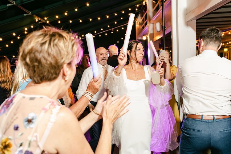 bride+dancing+at+reception.jpg