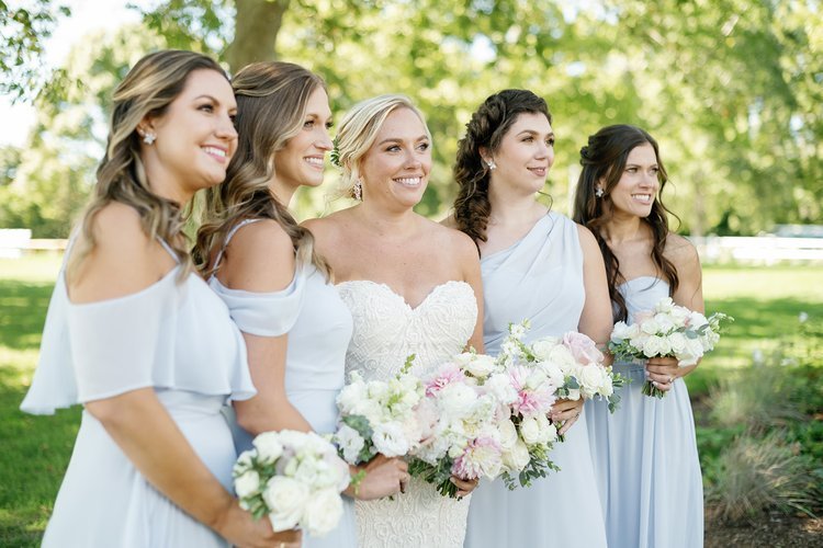 bridal+party+with+gorgeous+blush+and+white+bouquets.jpg